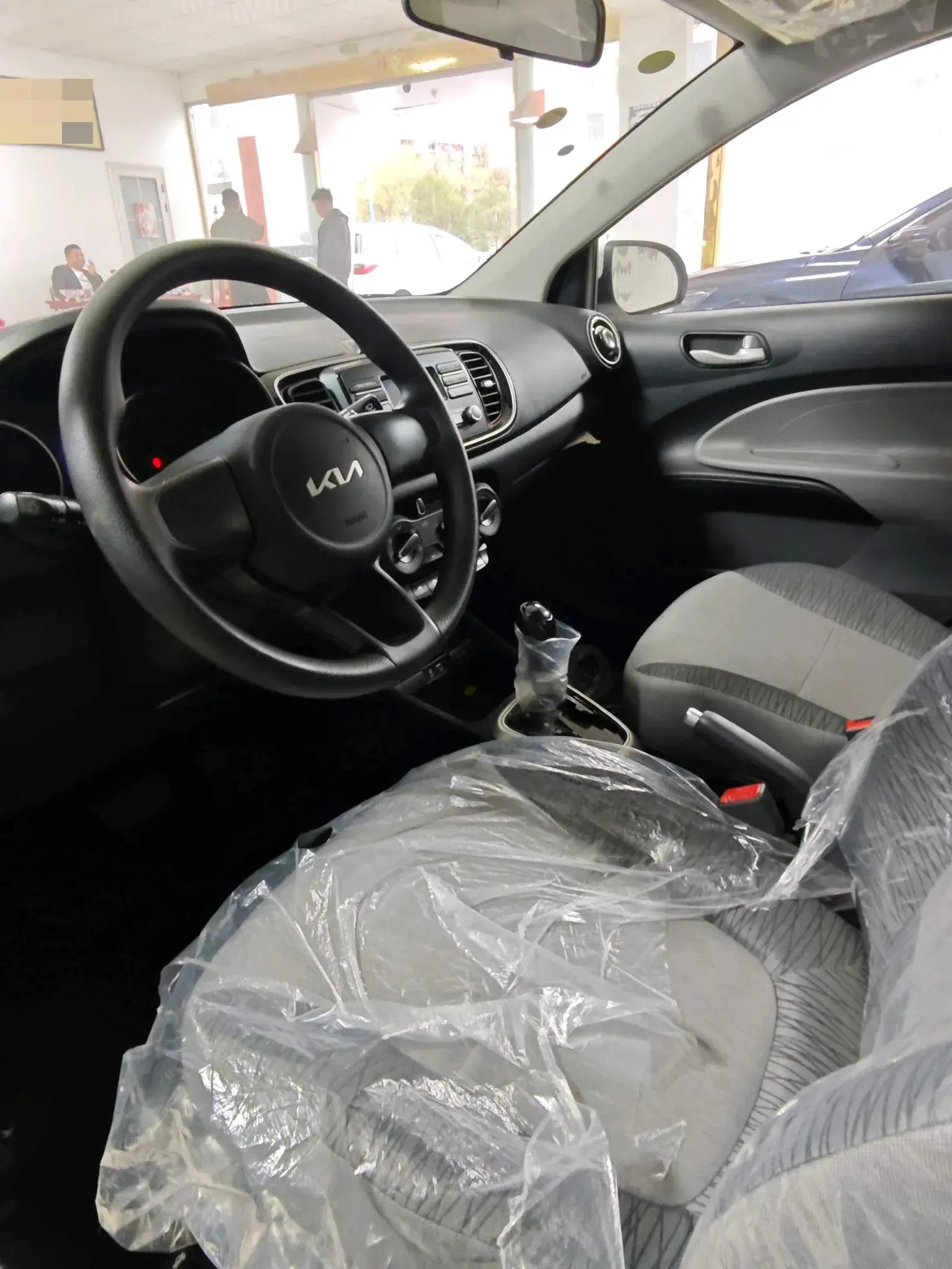 2020 KIA PEGAS thumbnail 4