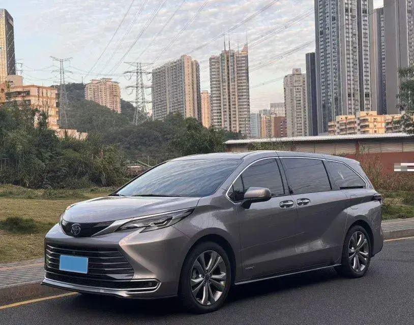 2023 Toyota Sienna 2.5L 189HP L4 E-CVT Hybrid
