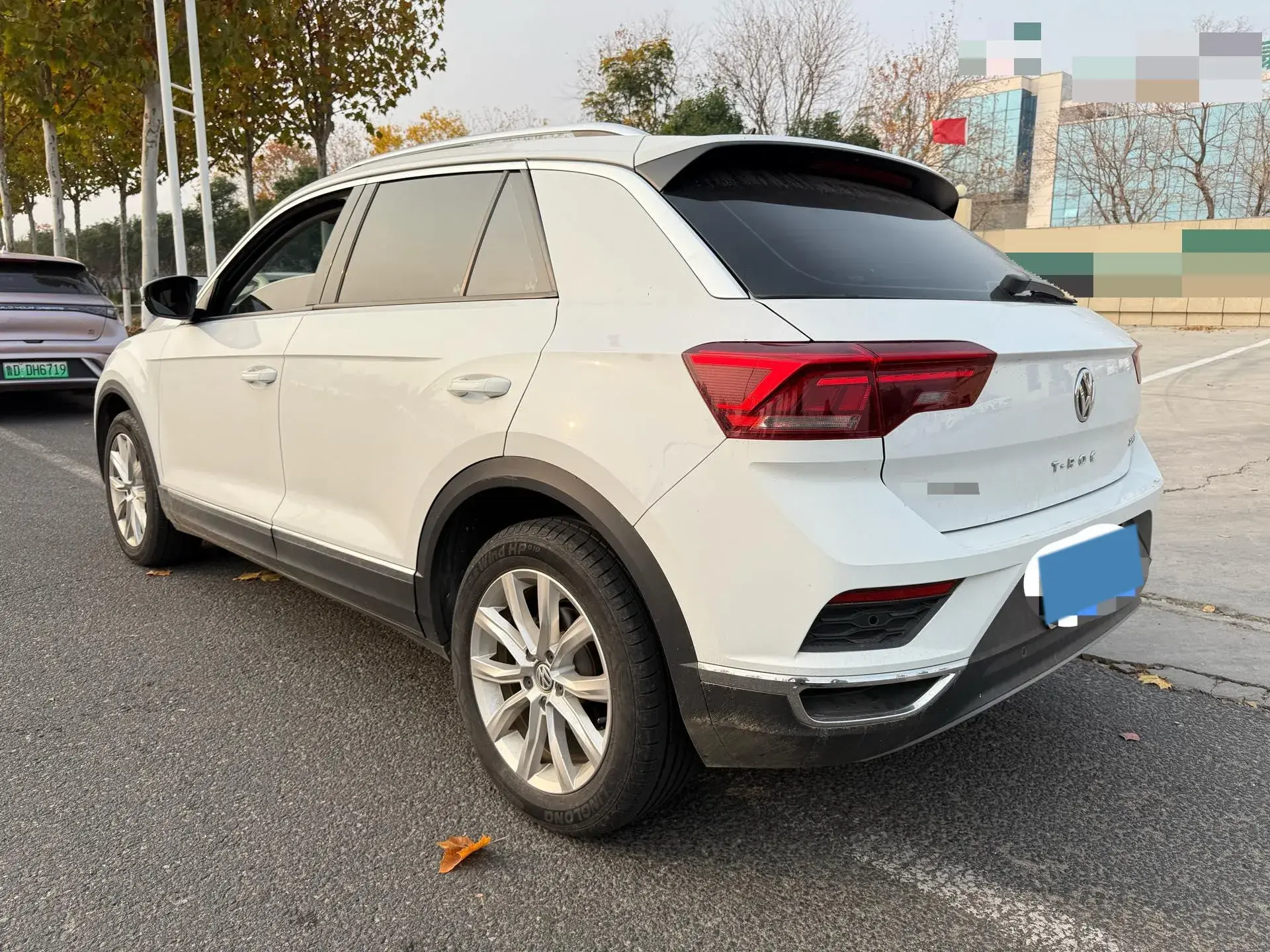 2020 VOLKSWAGEN T-ROC thumbnail 4