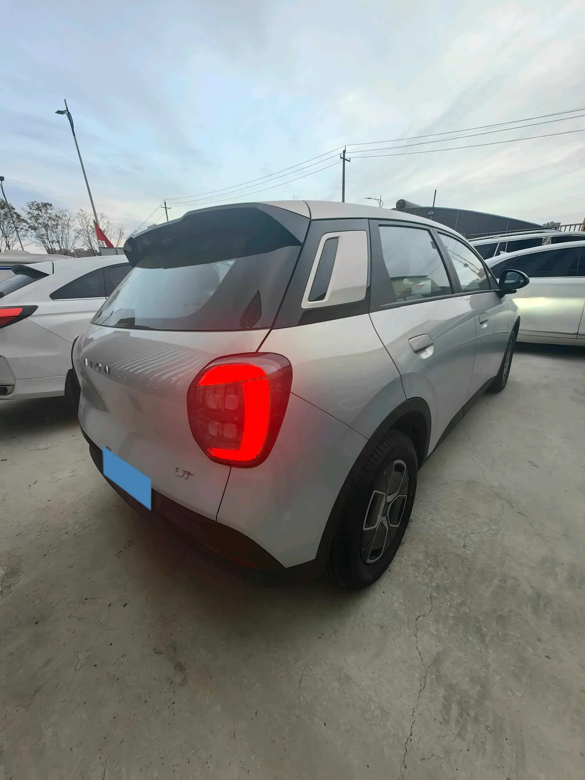 2025 AION AION thumbnail 3