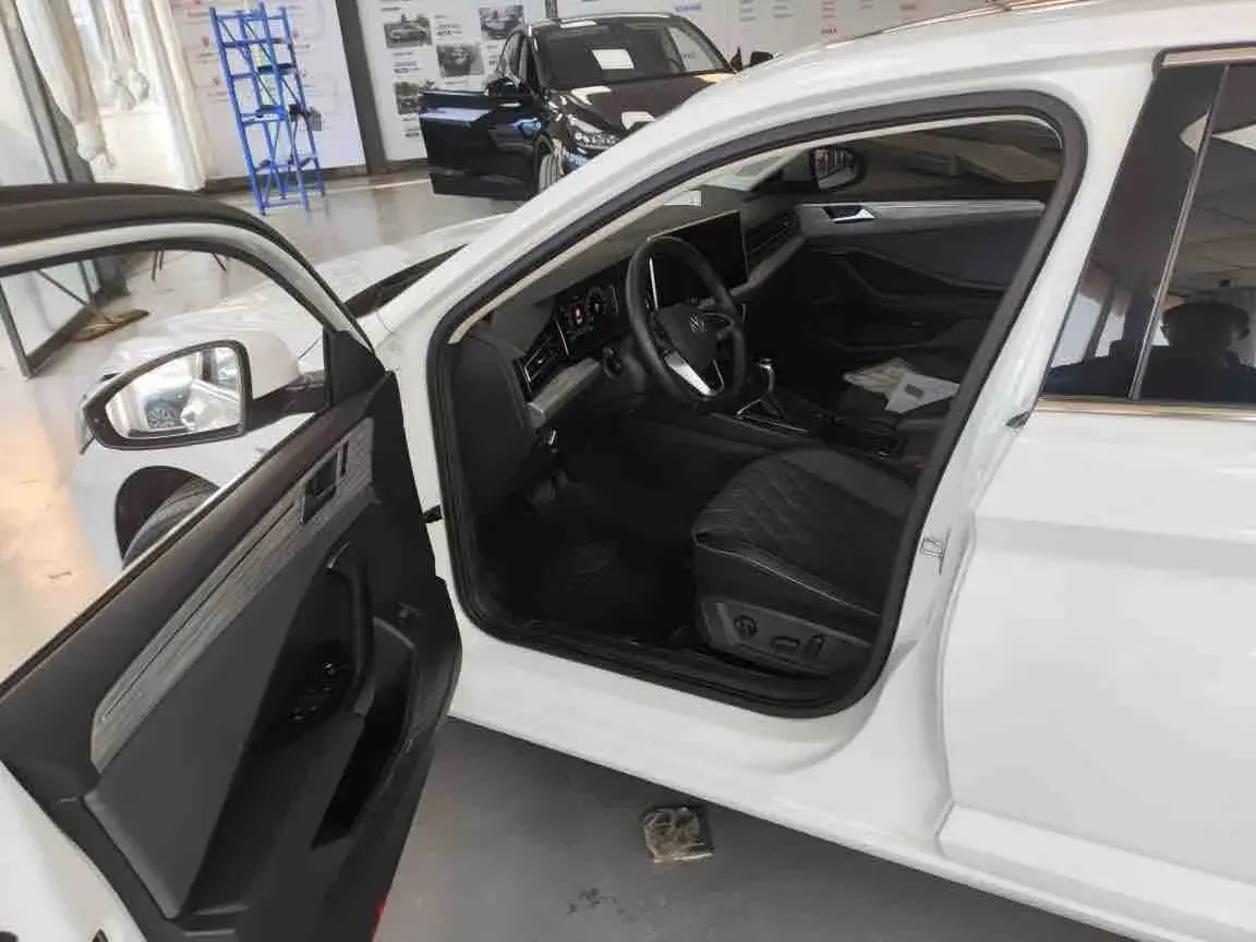 2023 VOLKSWAGEN SAGITAR thumbnail 4