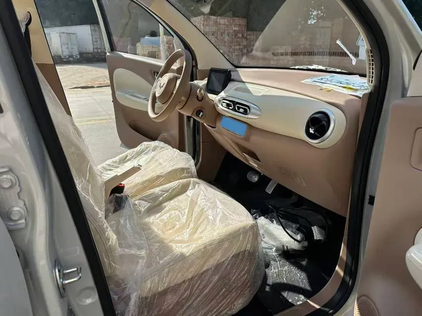 2025 WuLing HongGuang MINI EV BEV 16.2KWH,autocango,china used car exporter,china ev exporter,chinese used car exporter,chinese used ev exporter