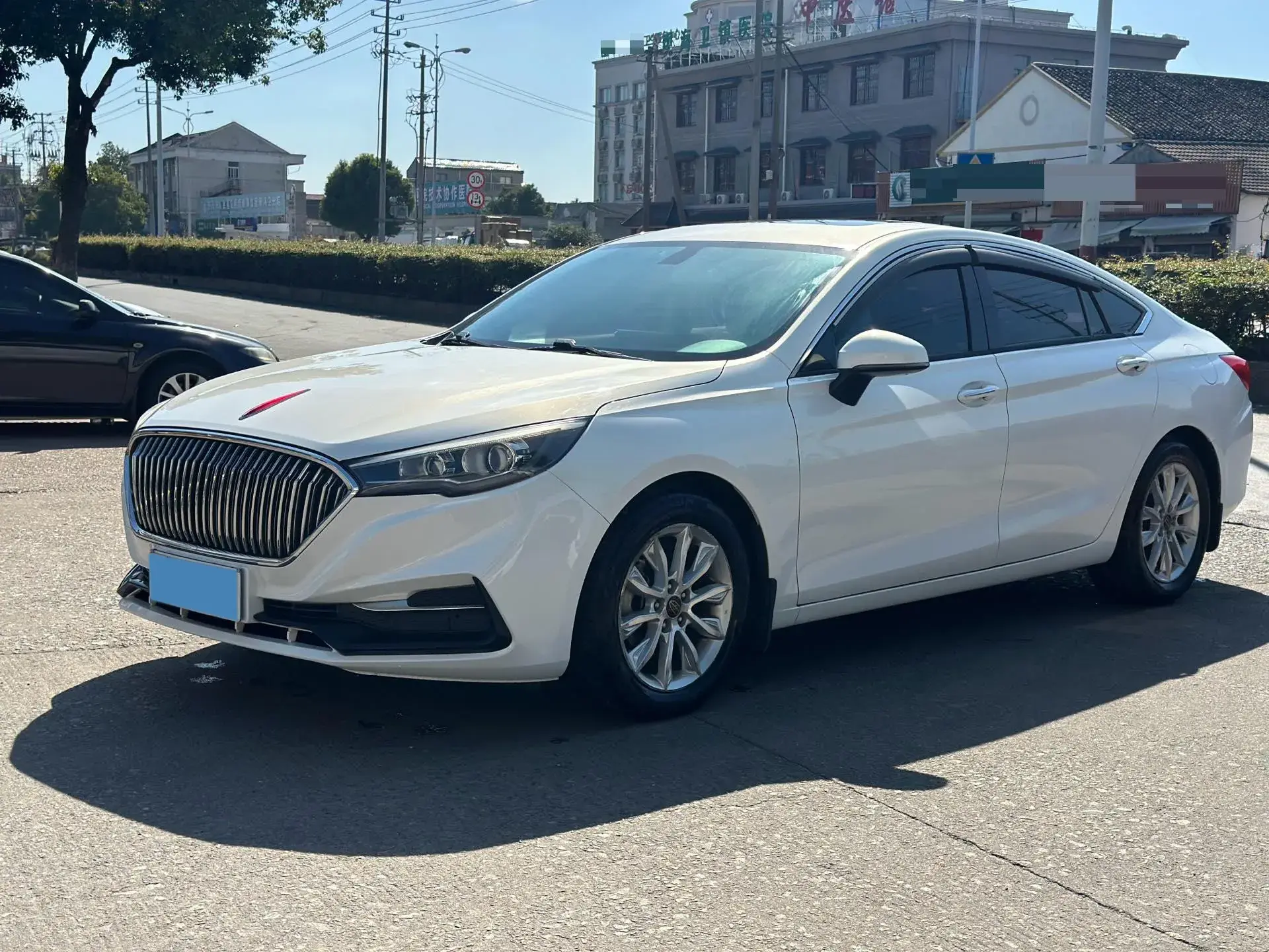 2019 HONGQI H5 view 1