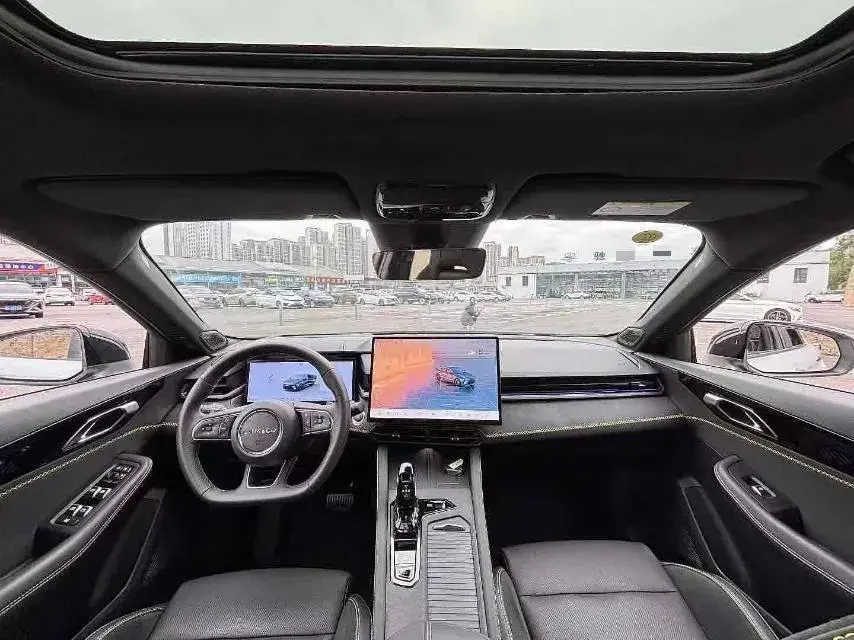 2025 LYNK&CO 03 thumbnail 3