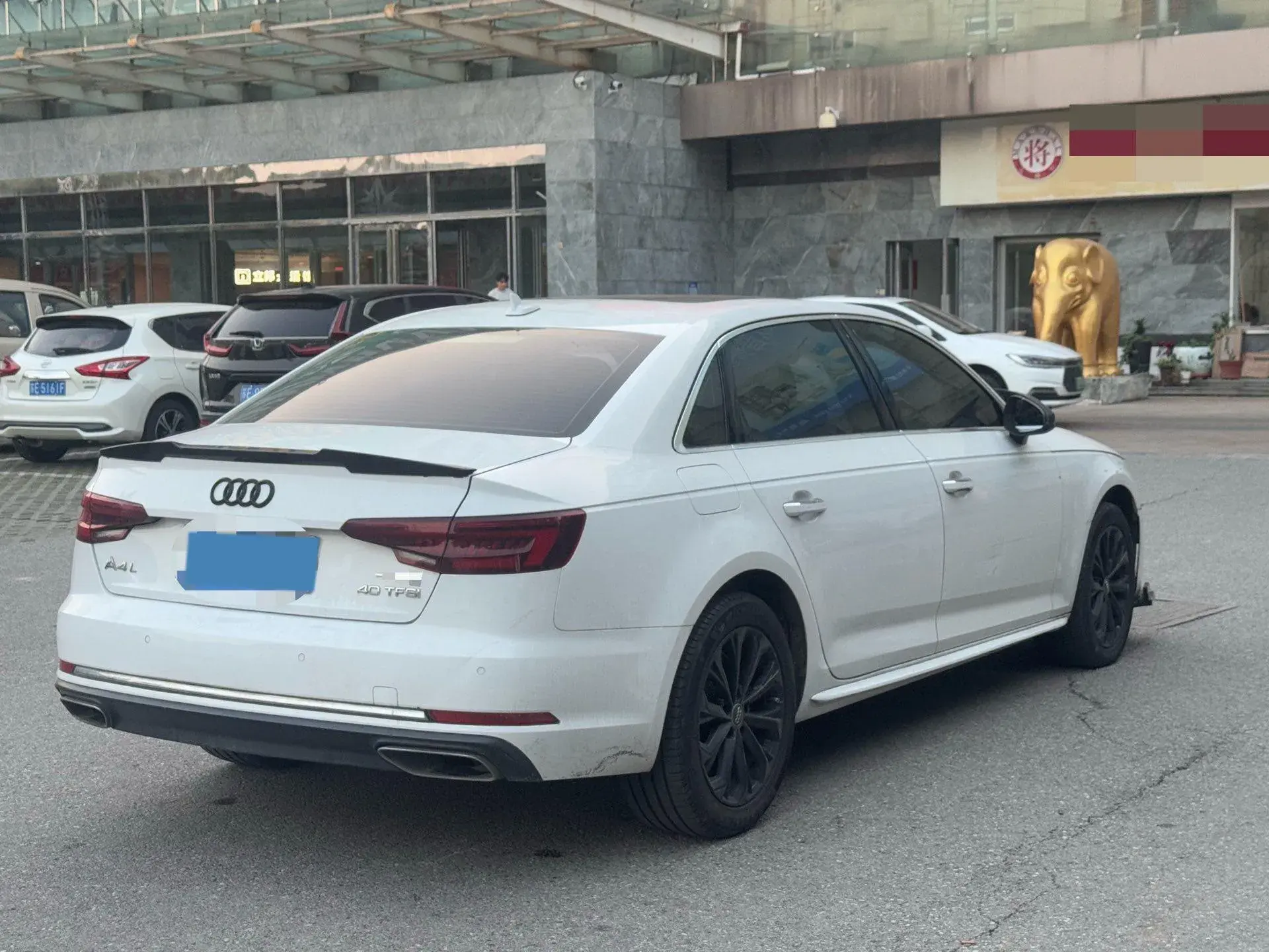 2019 AUDI A4L thumbnail 4