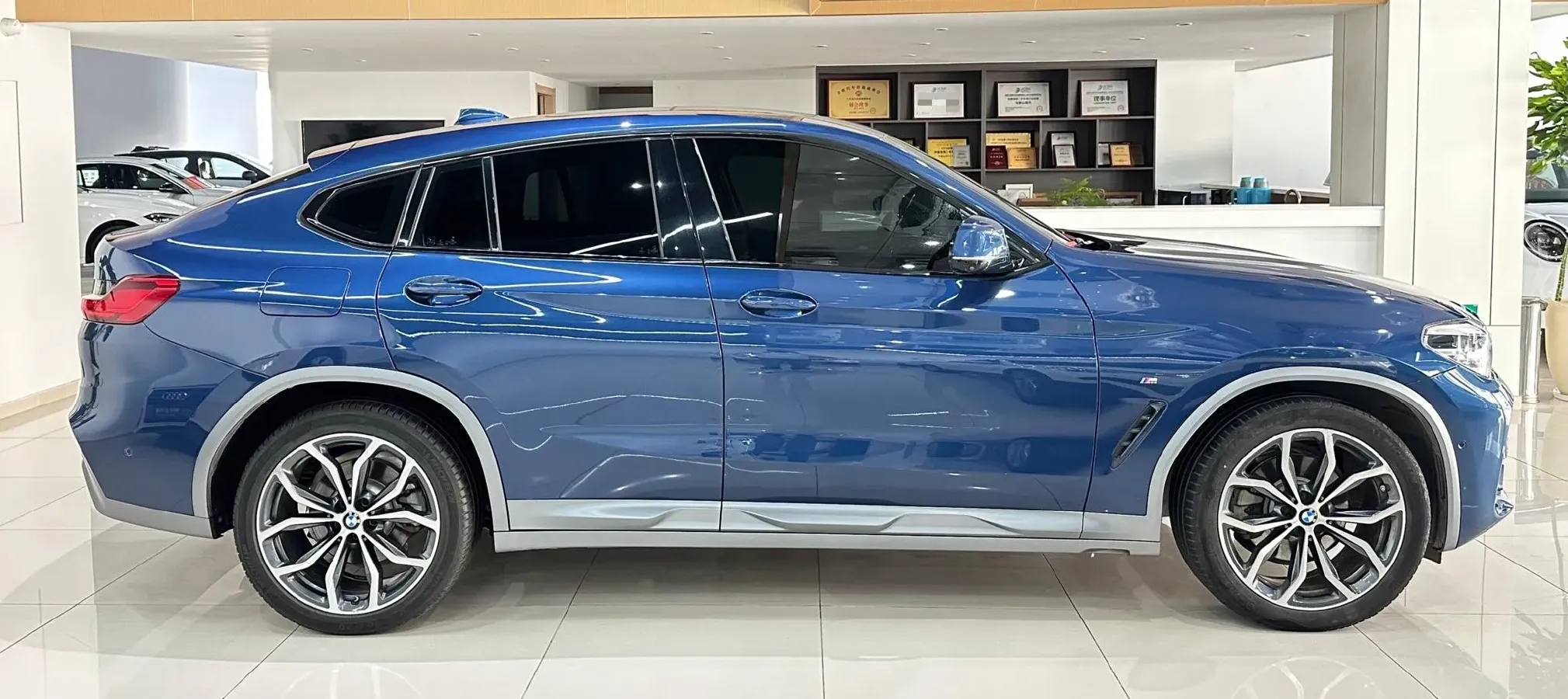 2020 BMW X4 2.0T 184HP L4 8AT,autocango,china used car exporter,china ev exporter,chinese used car exporter,chinese used ev exporter