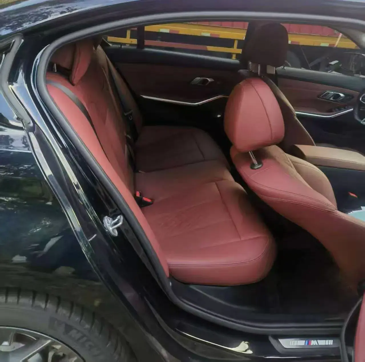 2025 BMW 3 thumbnail 3