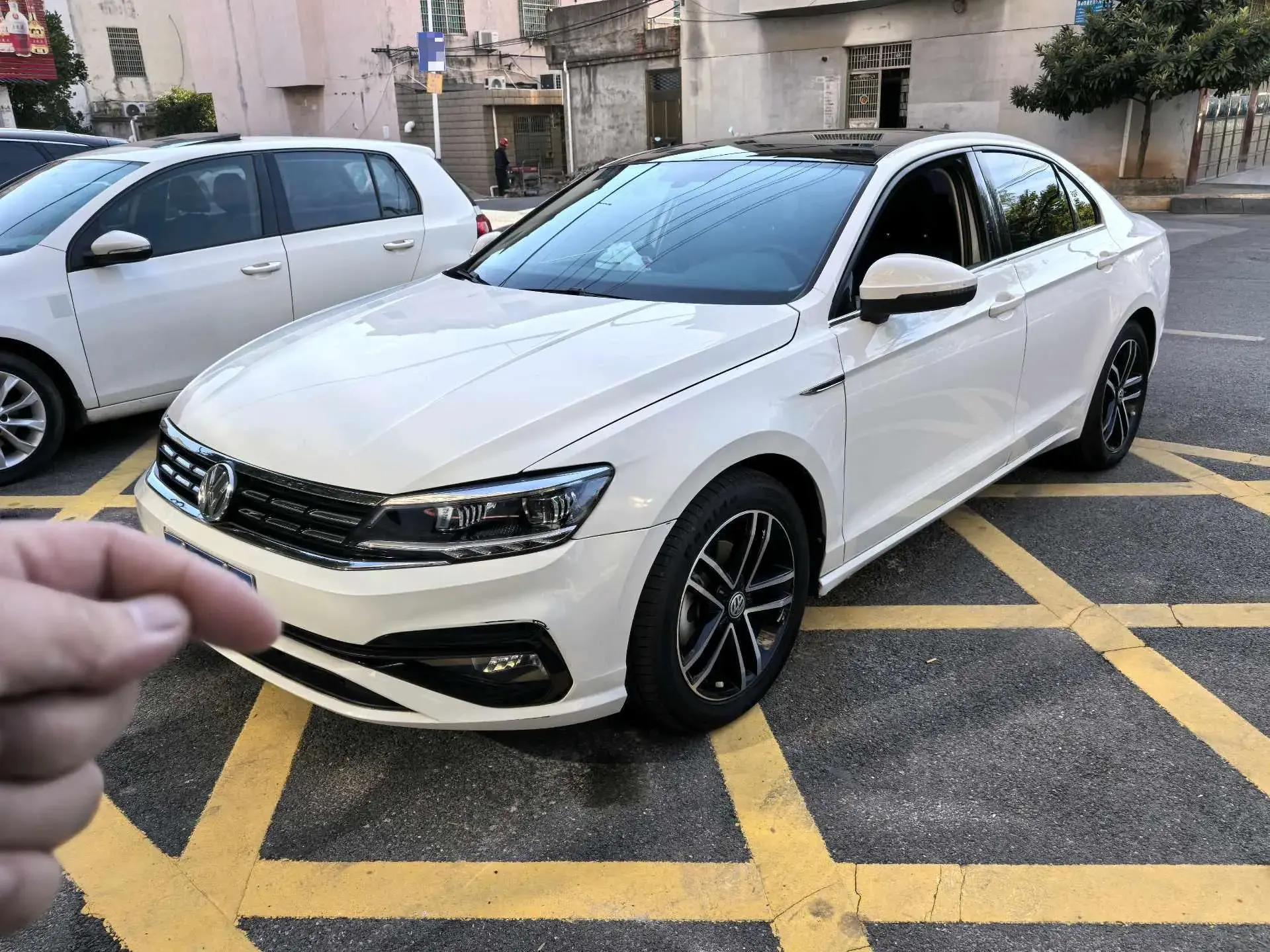 2021 VOLKSWAGEN LAMANDO view 1