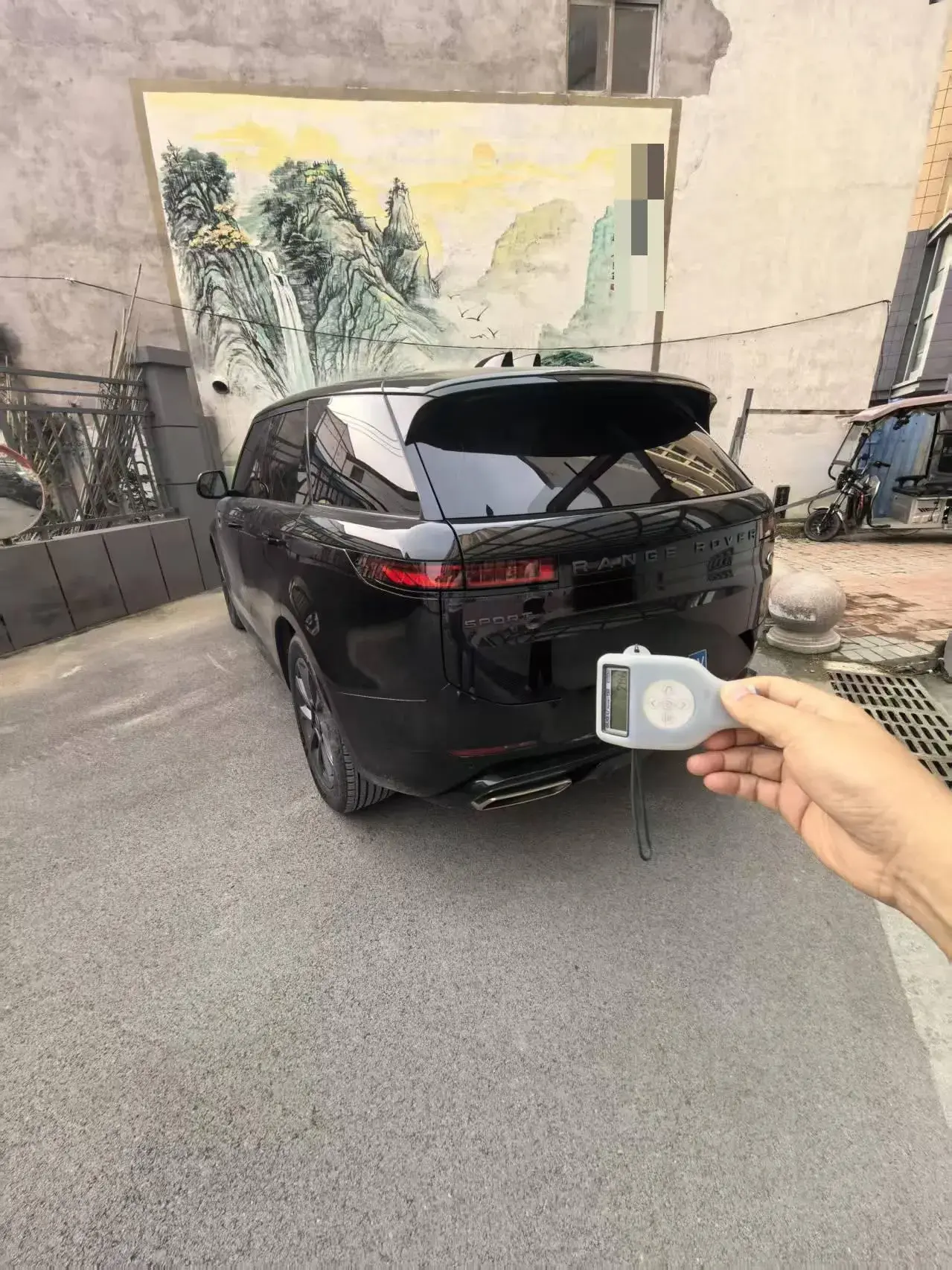 2023 LAND ROVER thumbnail 4