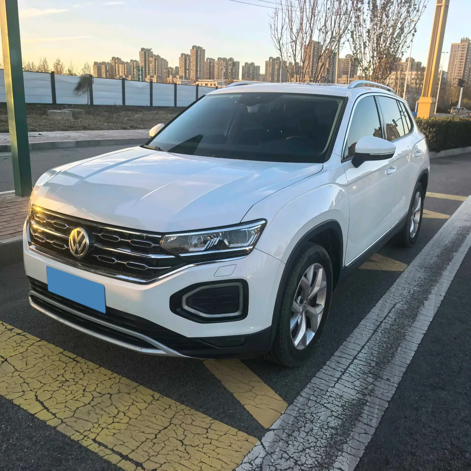 2019 VOLKSWAGEN TAYRON view 1