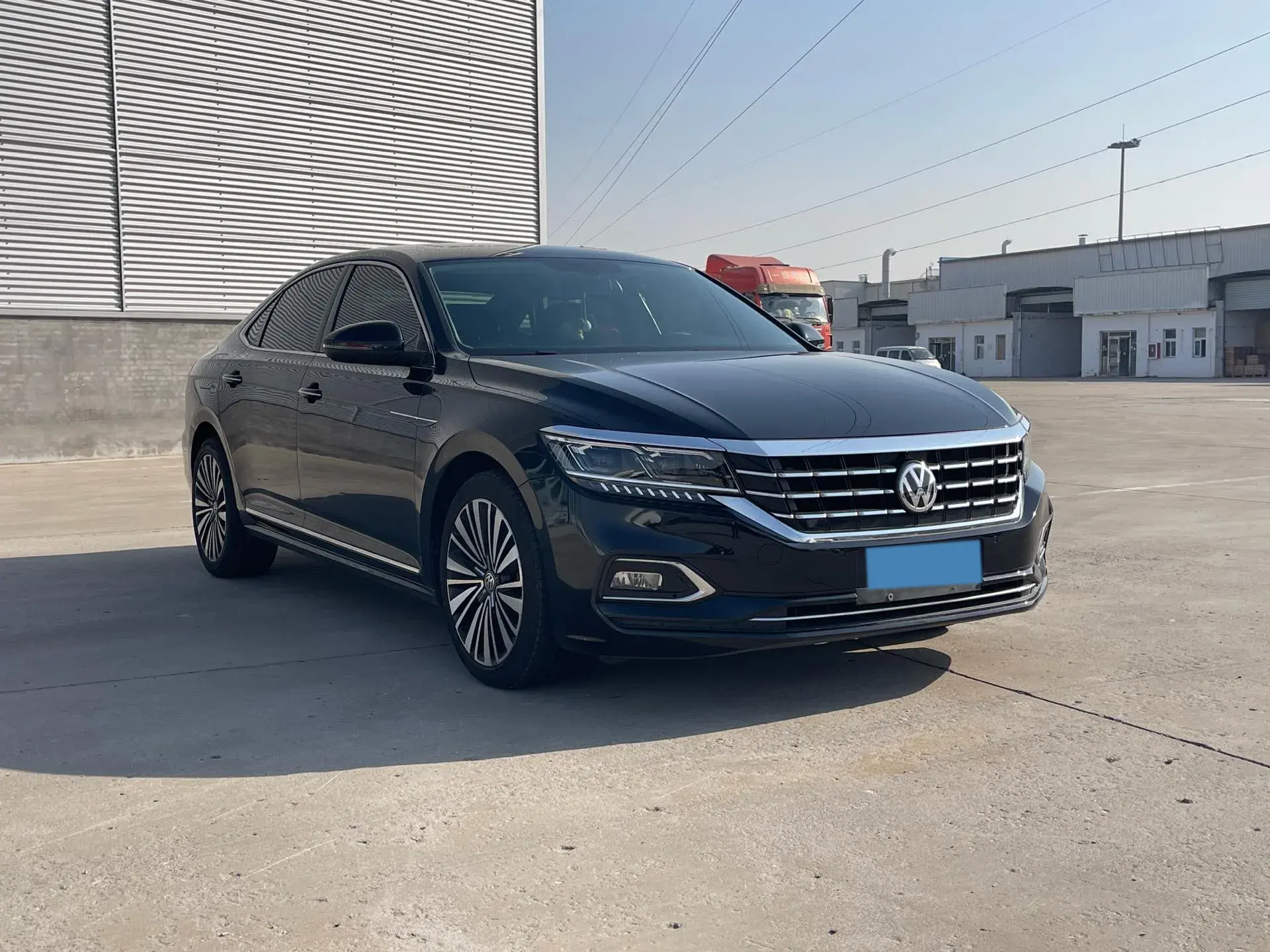 2019 VOLKSWAGEN PASSAT thumbnail 3
