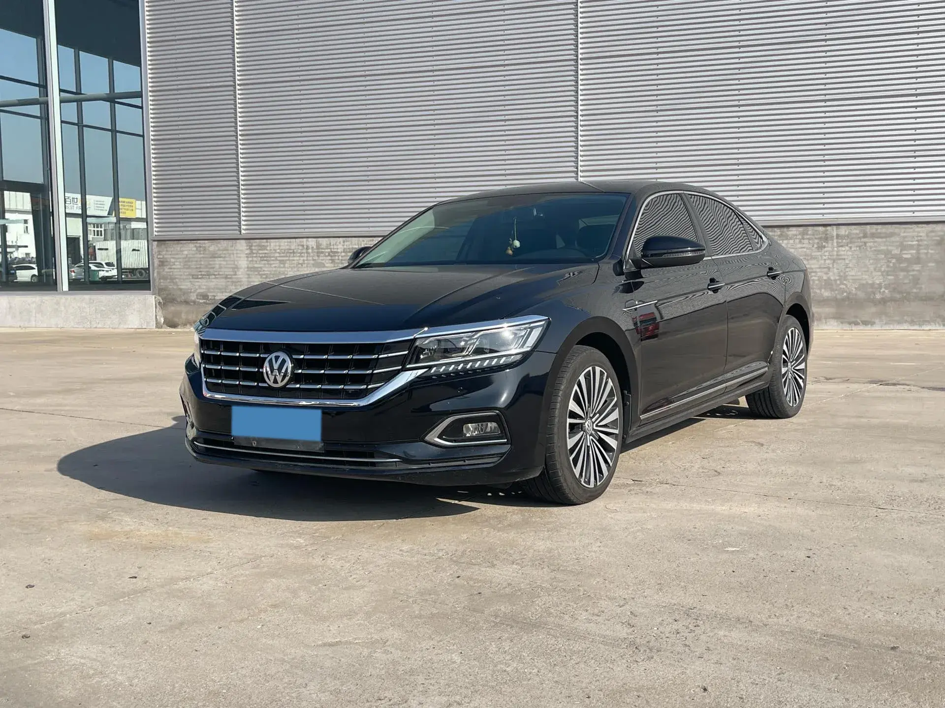 2019 VOLKSWAGEN PASSAT view 1