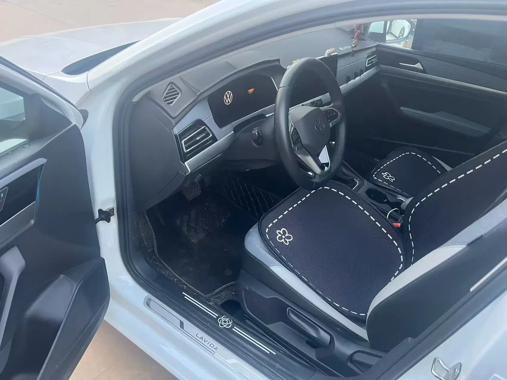 2023 VOLKSWAGEN LAVIDA thumbnail 4