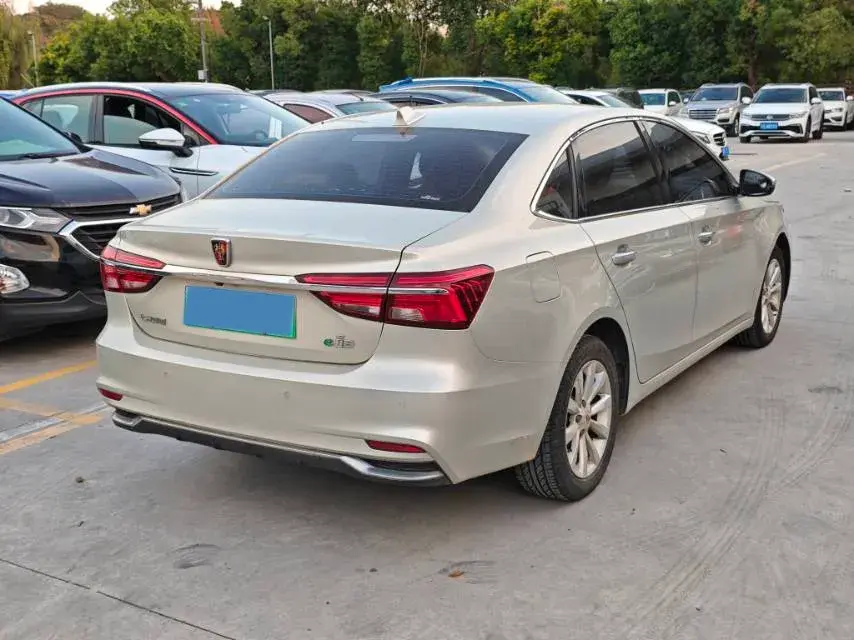 2017 ROEWE I6 thumbnail 4