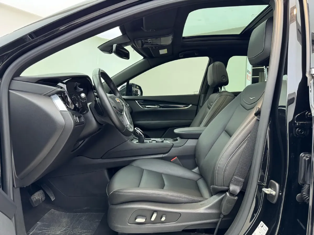 2022 Cadillac XT5 2.0T 237HP L4 9AT,autocango,china used car exporter,china ev exporter,chinese used car exporter,chinese used ev exporter