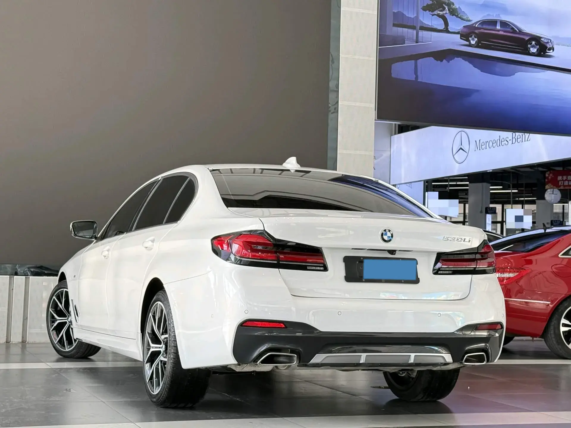 2020 BMW 5 thumbnail 4