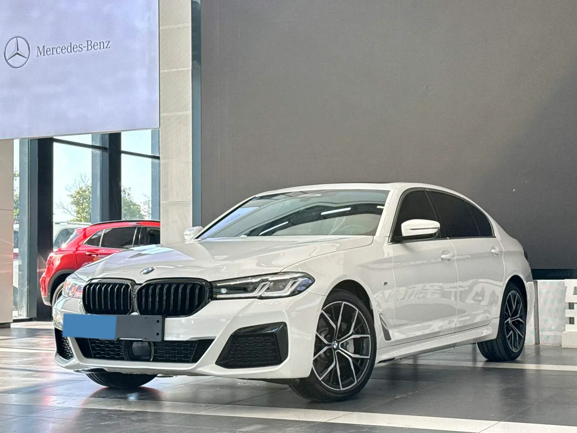 2020 BMW 5 view 1