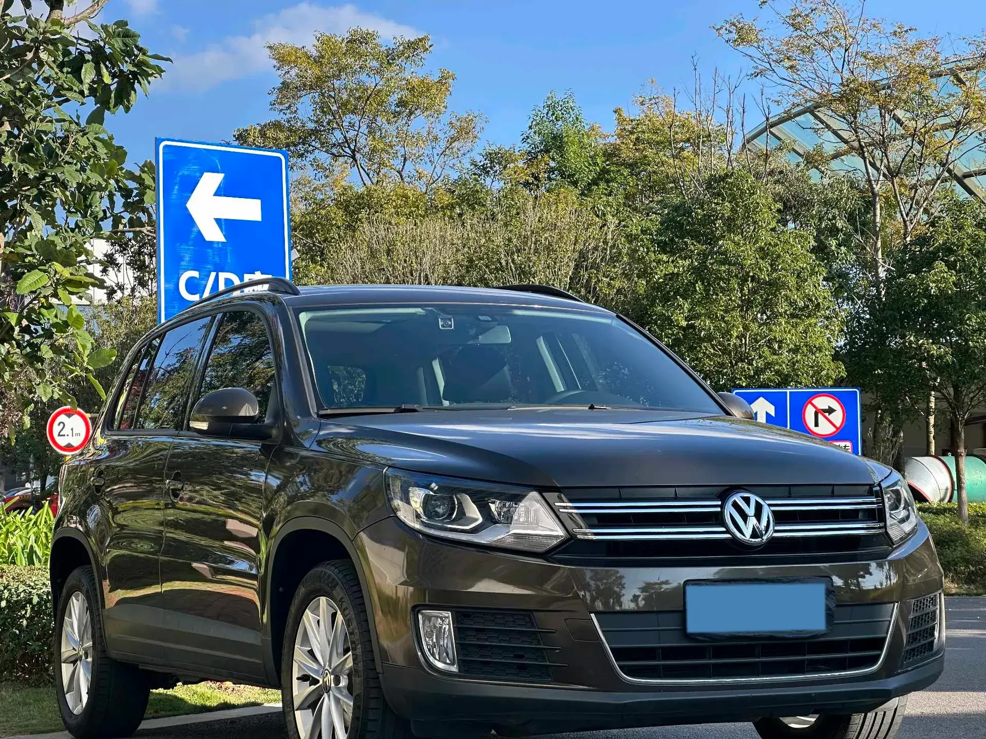 2016 VOLKSWAGEN TIGUAN thumbnail 3