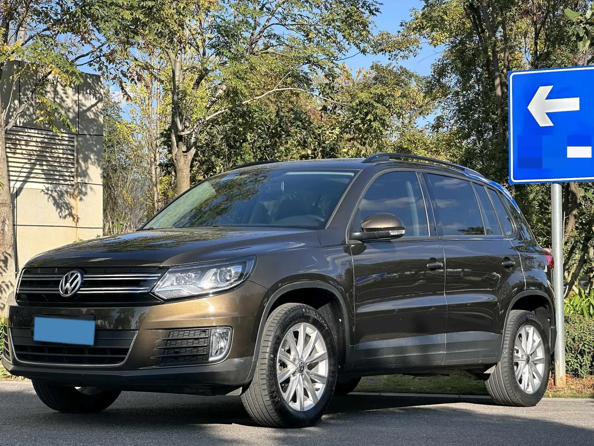 2016 VOLKSWAGEN TIGUAN view 1