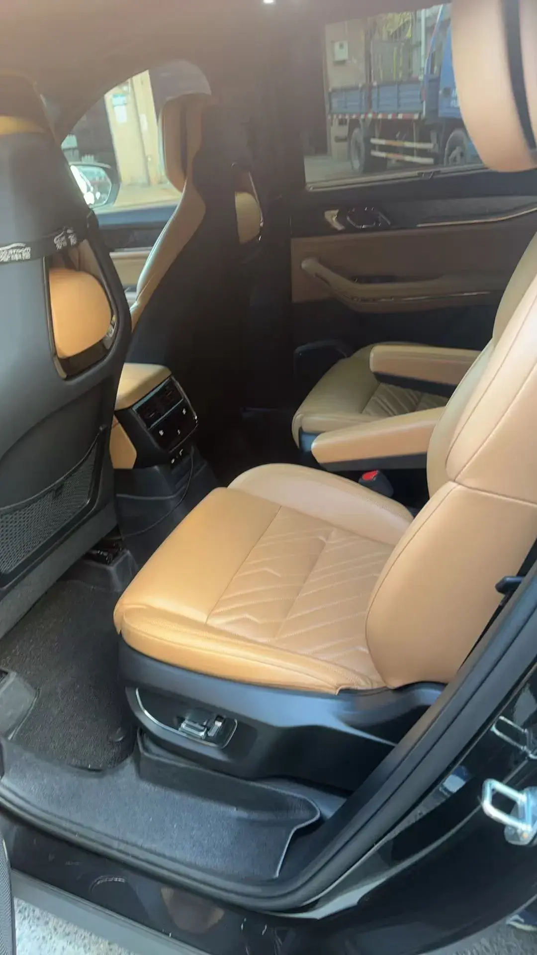 2021 LYNK&CO 09 thumbnail 3