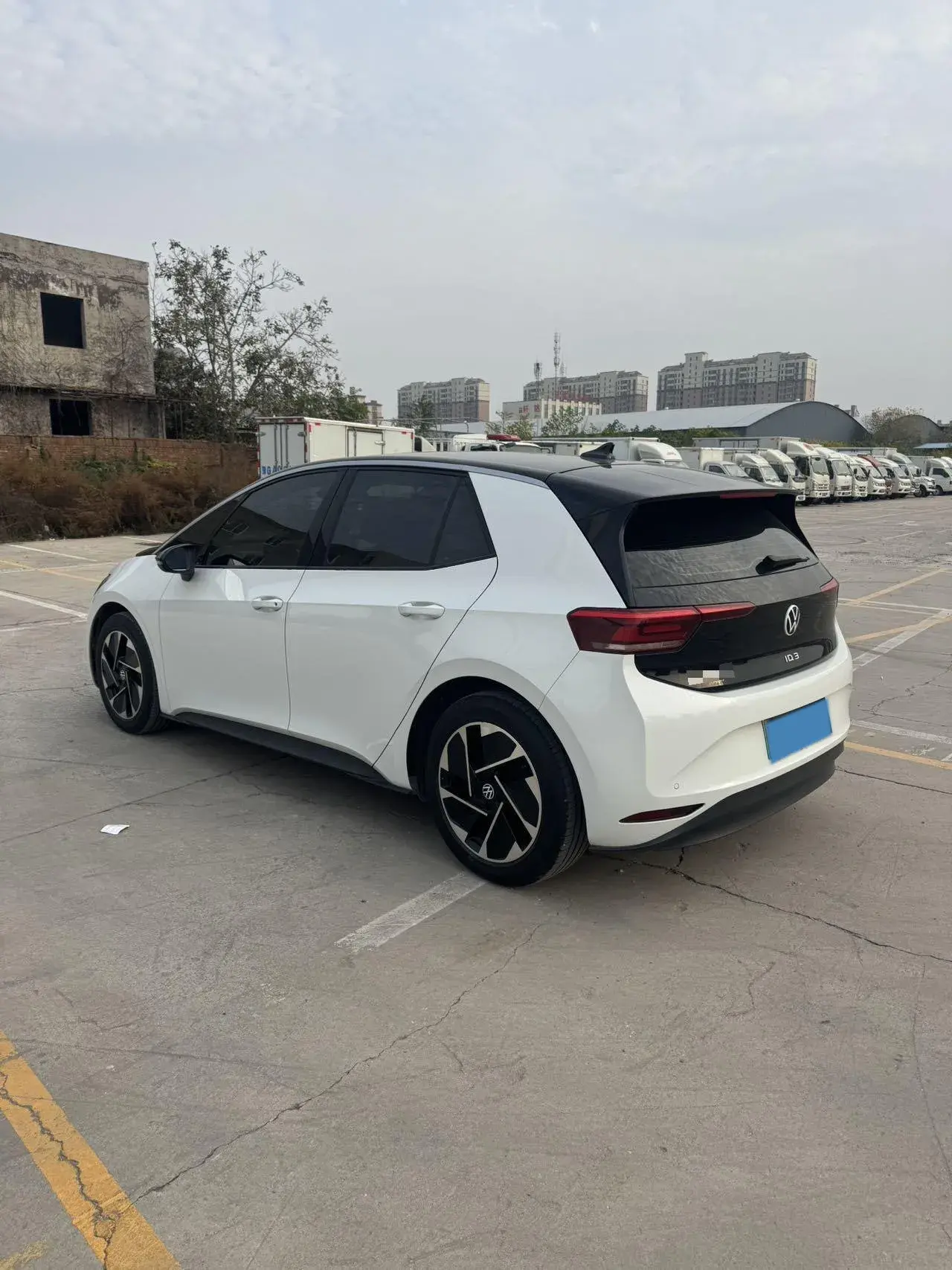 2024 VOLKSWAGEN ID.3 thumbnail 4