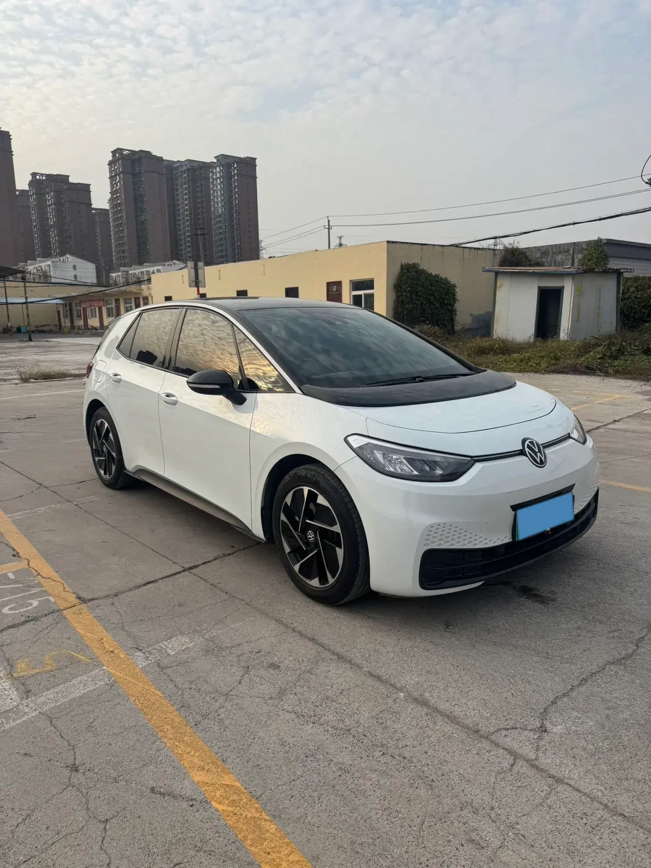 2024 VOLKSWAGEN ID.3 thumbnail 3