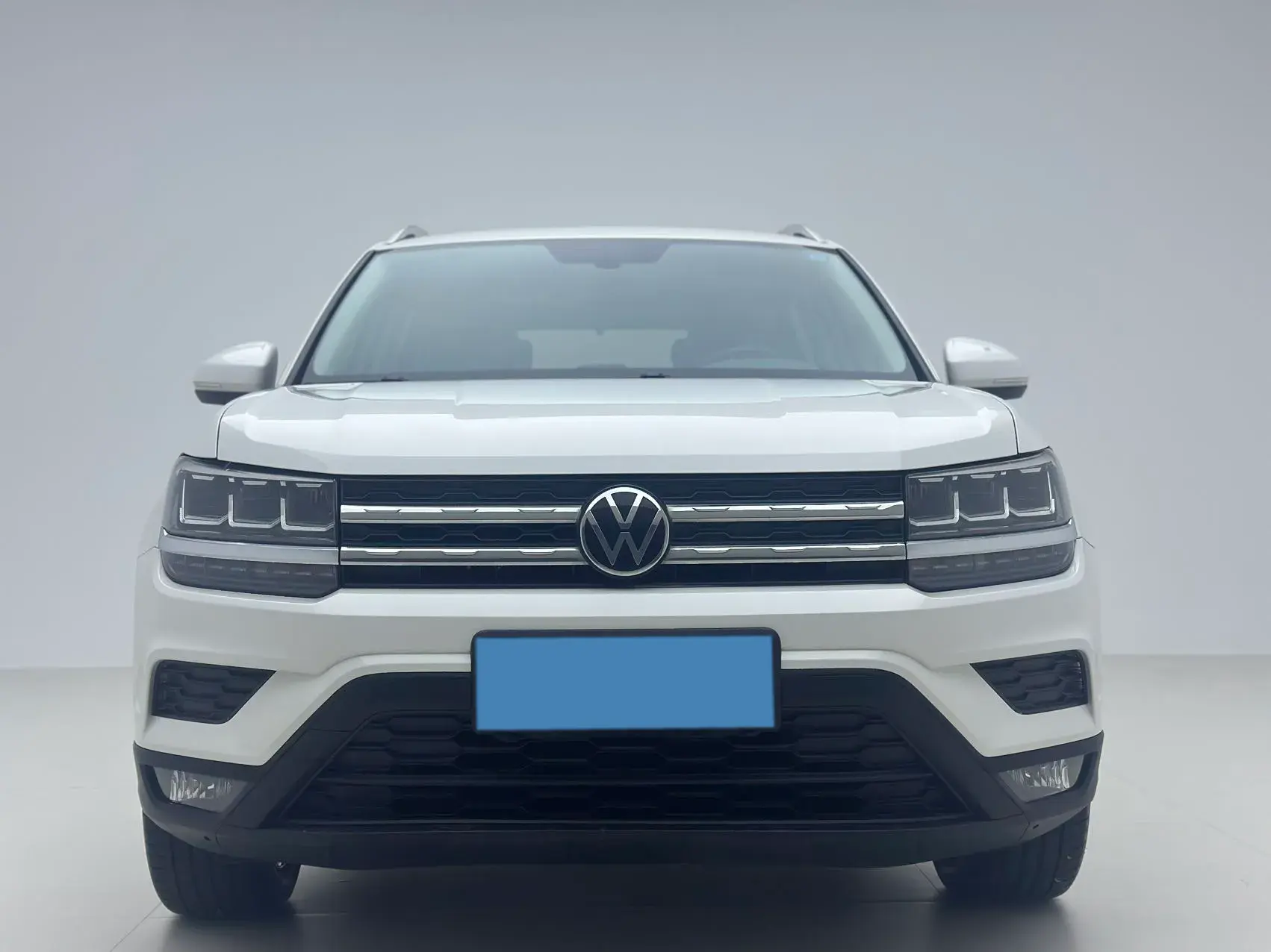 2021 VOLKSWAGEN THARU view 1