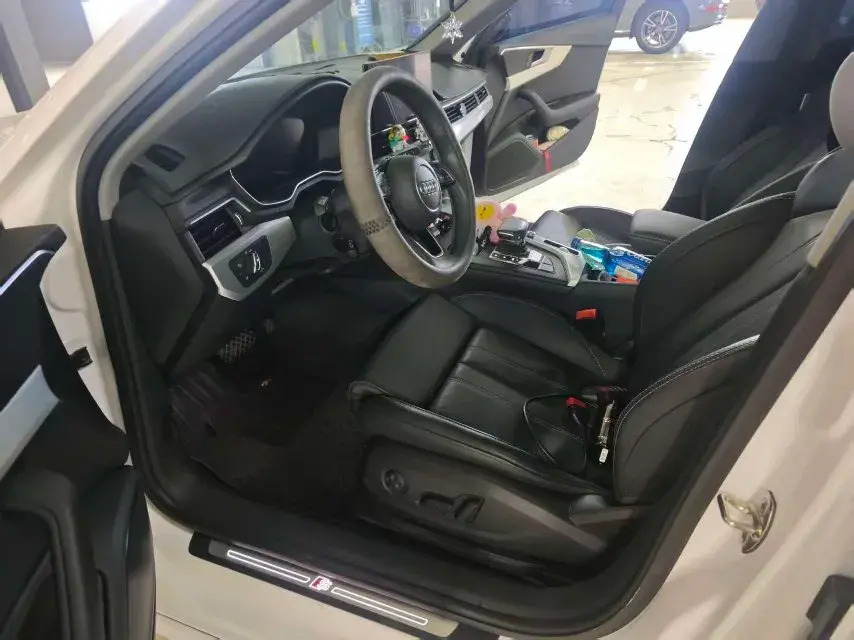 2022 AUDI A4L thumbnail 4