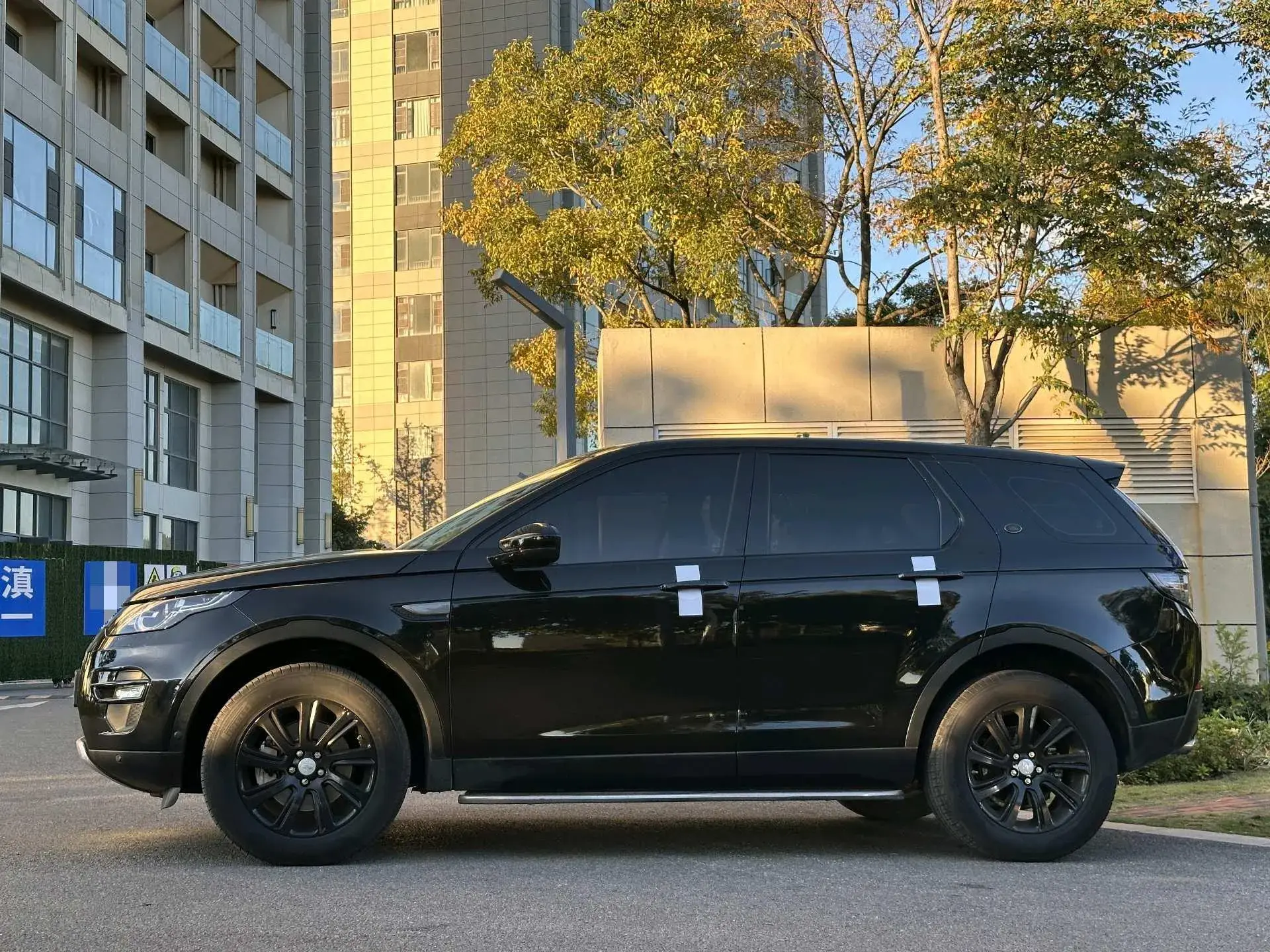 2018 LAND ROVER thumbnail 4