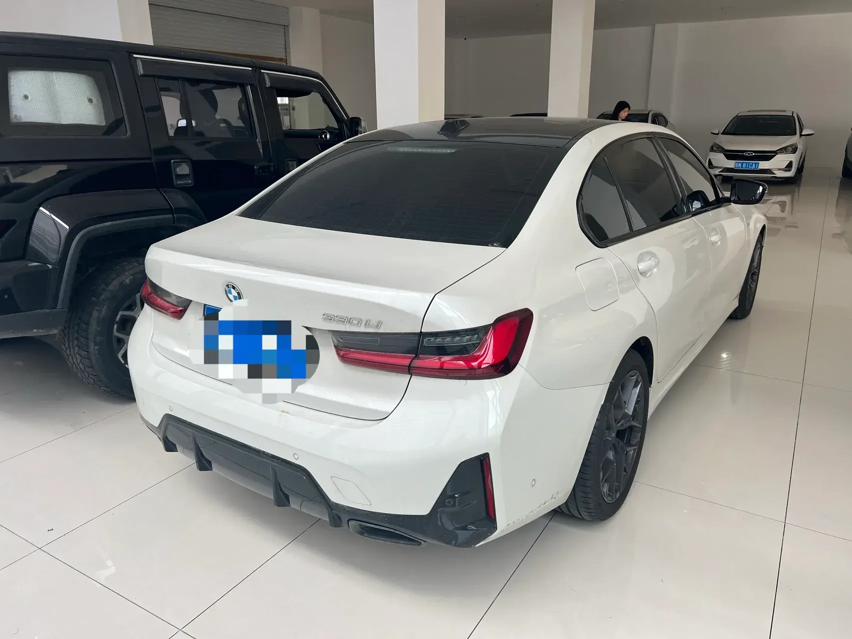 2024 BMW 3 thumbnail 2