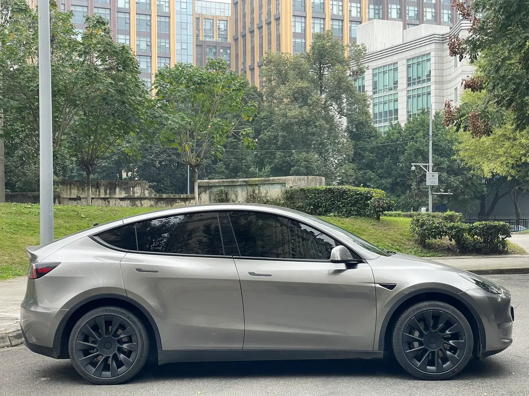 2022 TESLA MODEL thumbnail 4