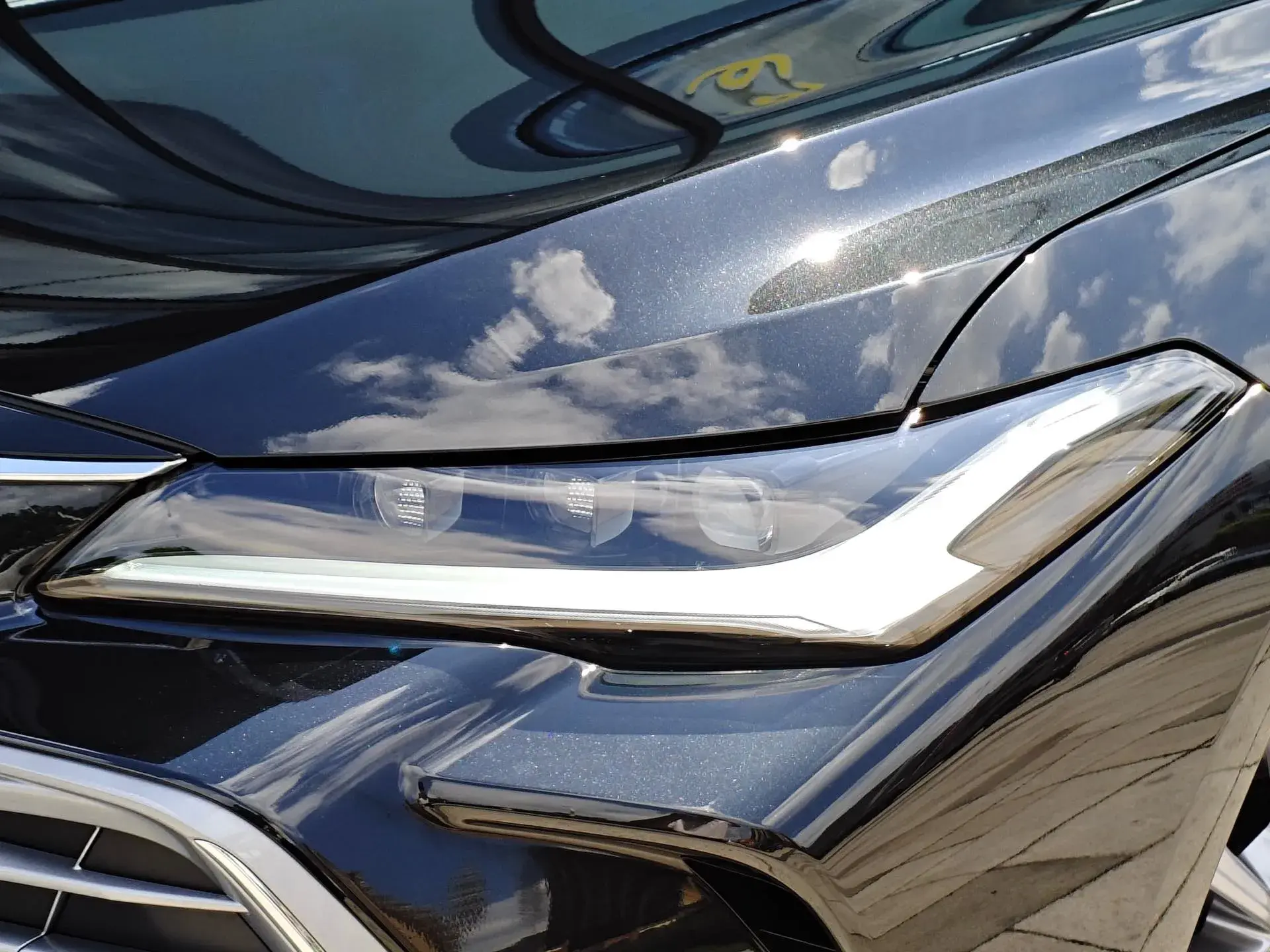 2024 TOYOTA AVALON thumbnail 2