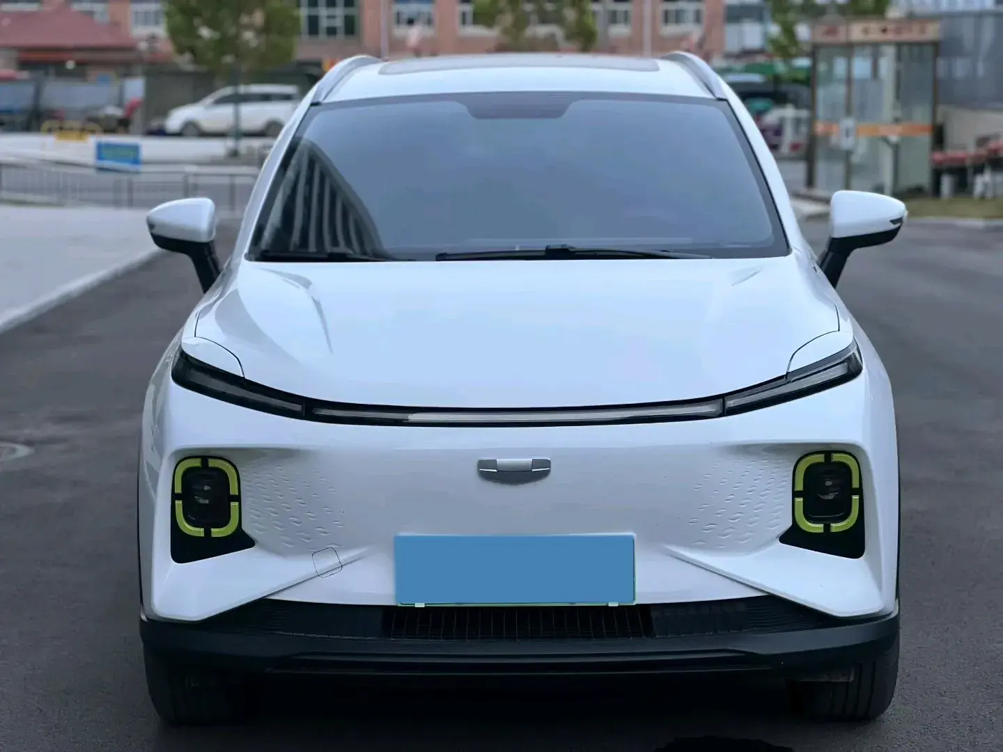 2023 GEOMETRY E thumbnail 2