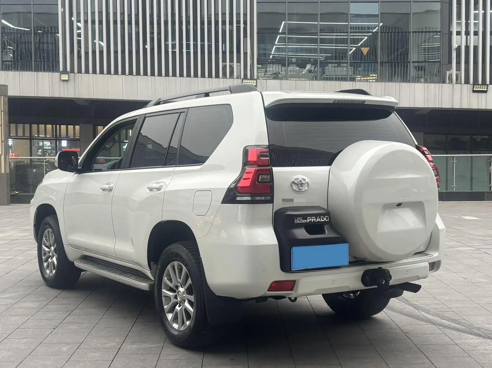 2018 TOYOTA LAND thumbnail 4