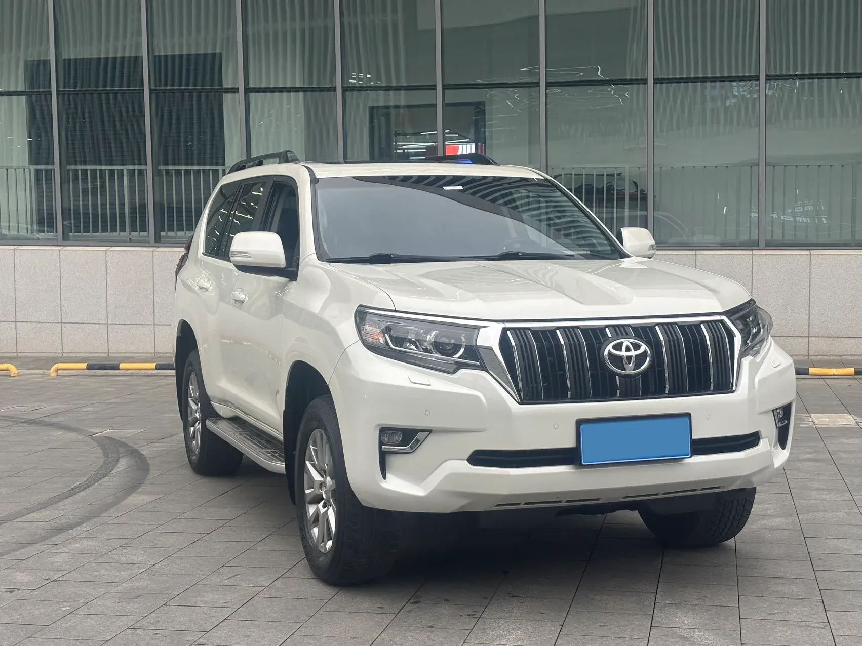 2018 TOYOTA LAND thumbnail 3