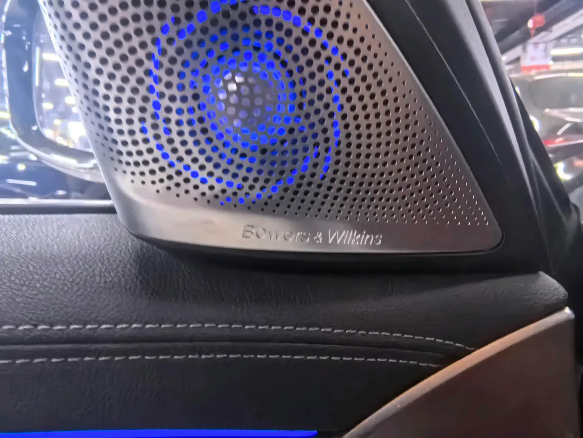 2021 BMW 5 thumbnail 4