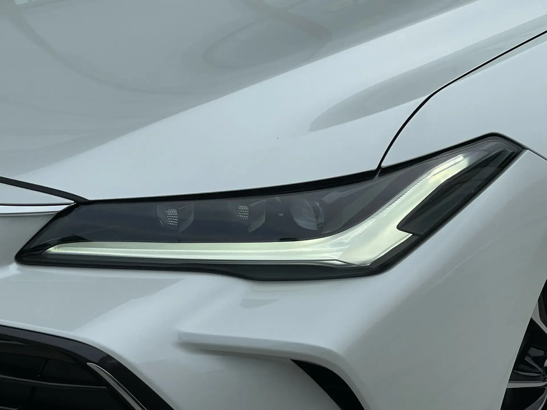 2022 TOYOTA AVALON thumbnail 2