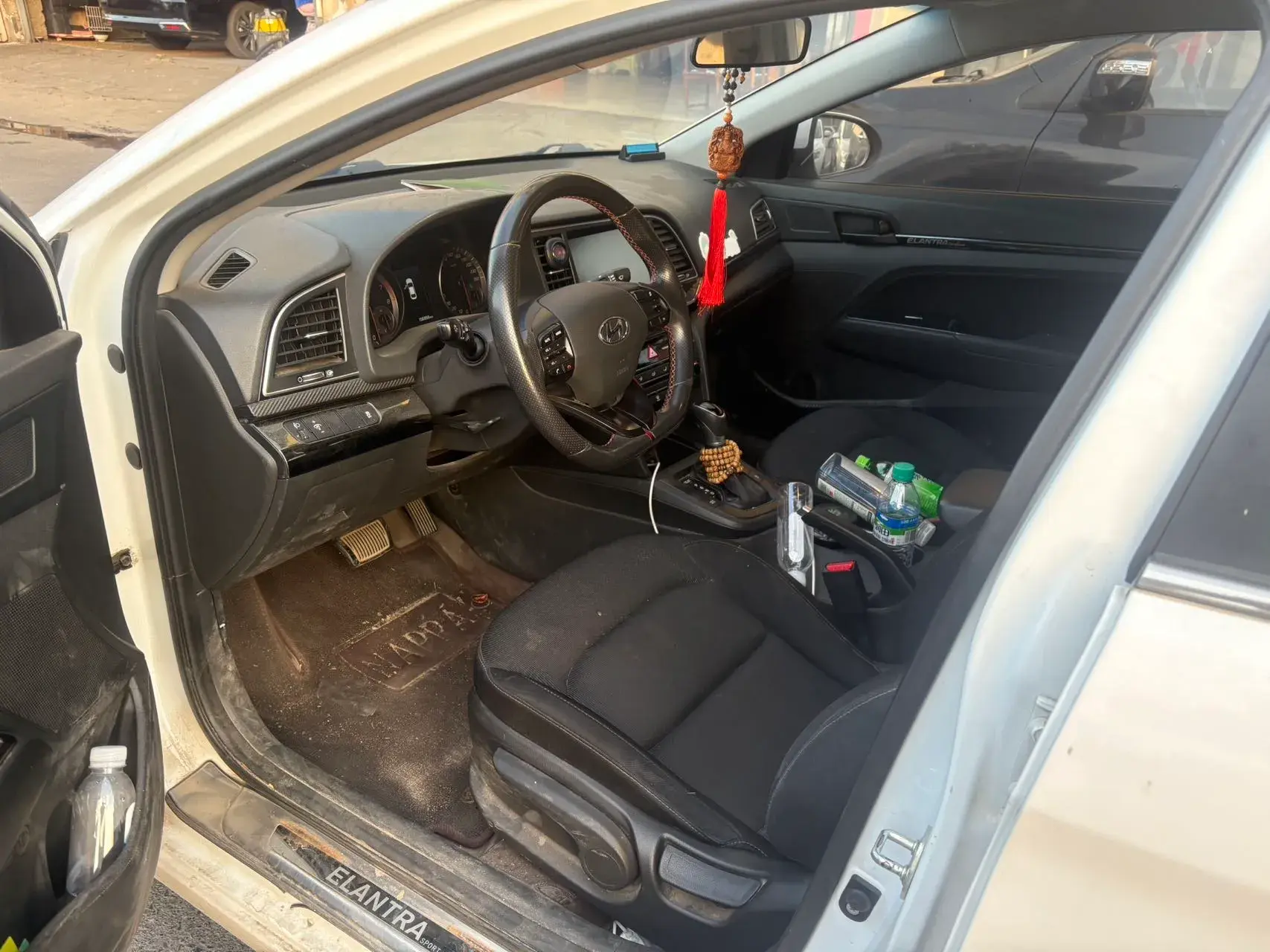 2018 HYUNDAI ELANTRA thumbnail 3