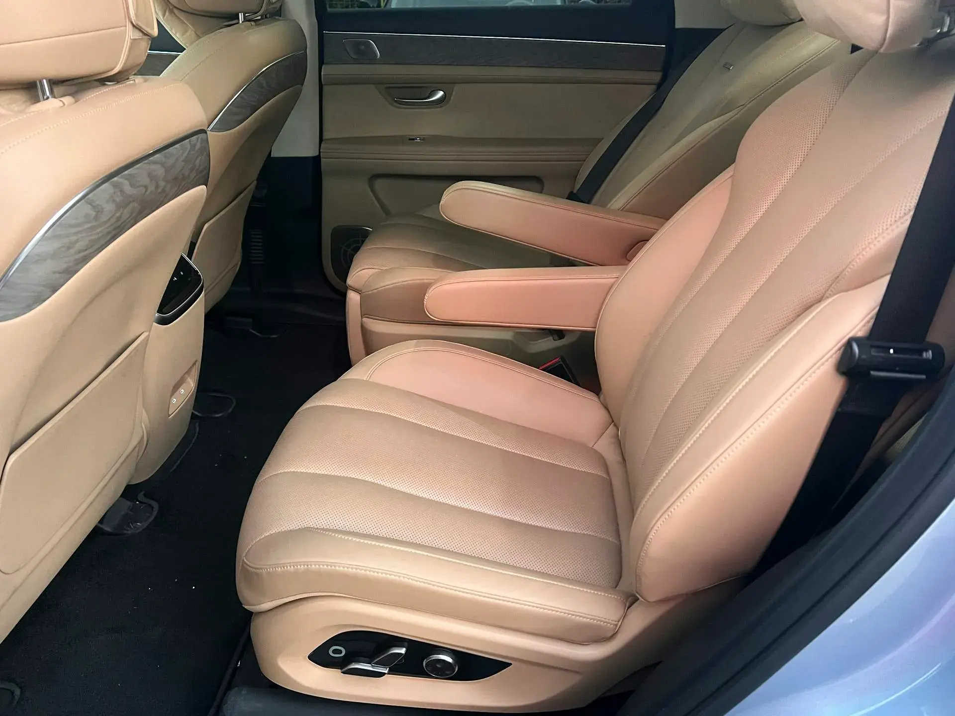 2022 AITO AITO thumbnail 3