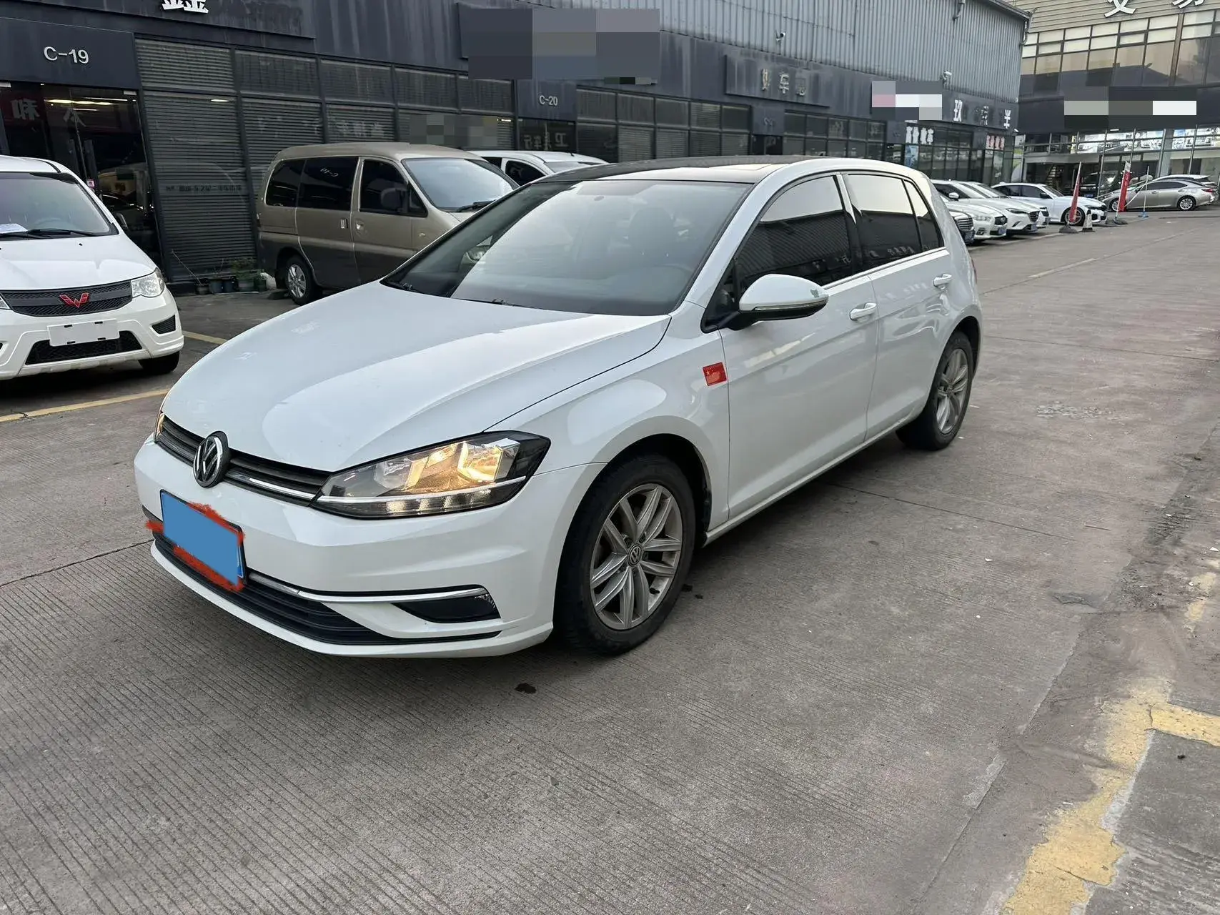 2018 VOLKSWAGEN GOLF view 1