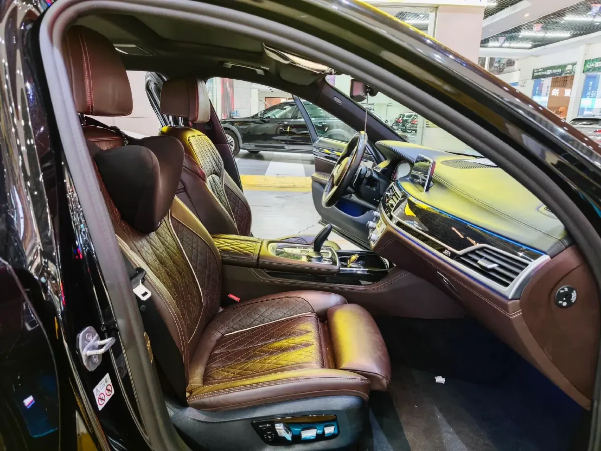 2019 BMW 7 Series 3.0T 340HP L6 8AT,autocango,china used car exporter,china ev exporter,chinese used car exporter,chinese used ev exporter