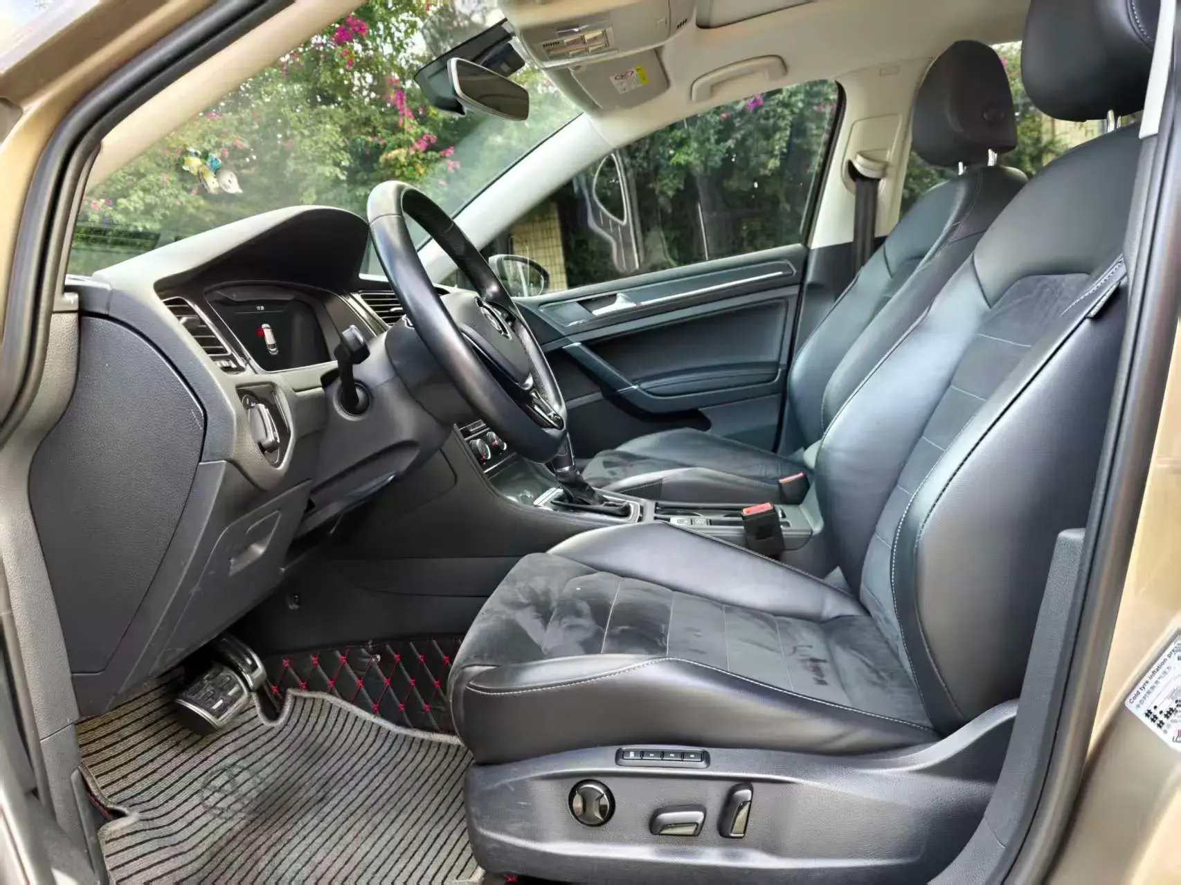 2019 VOLKSWAGEN GOLF thumbnail 4