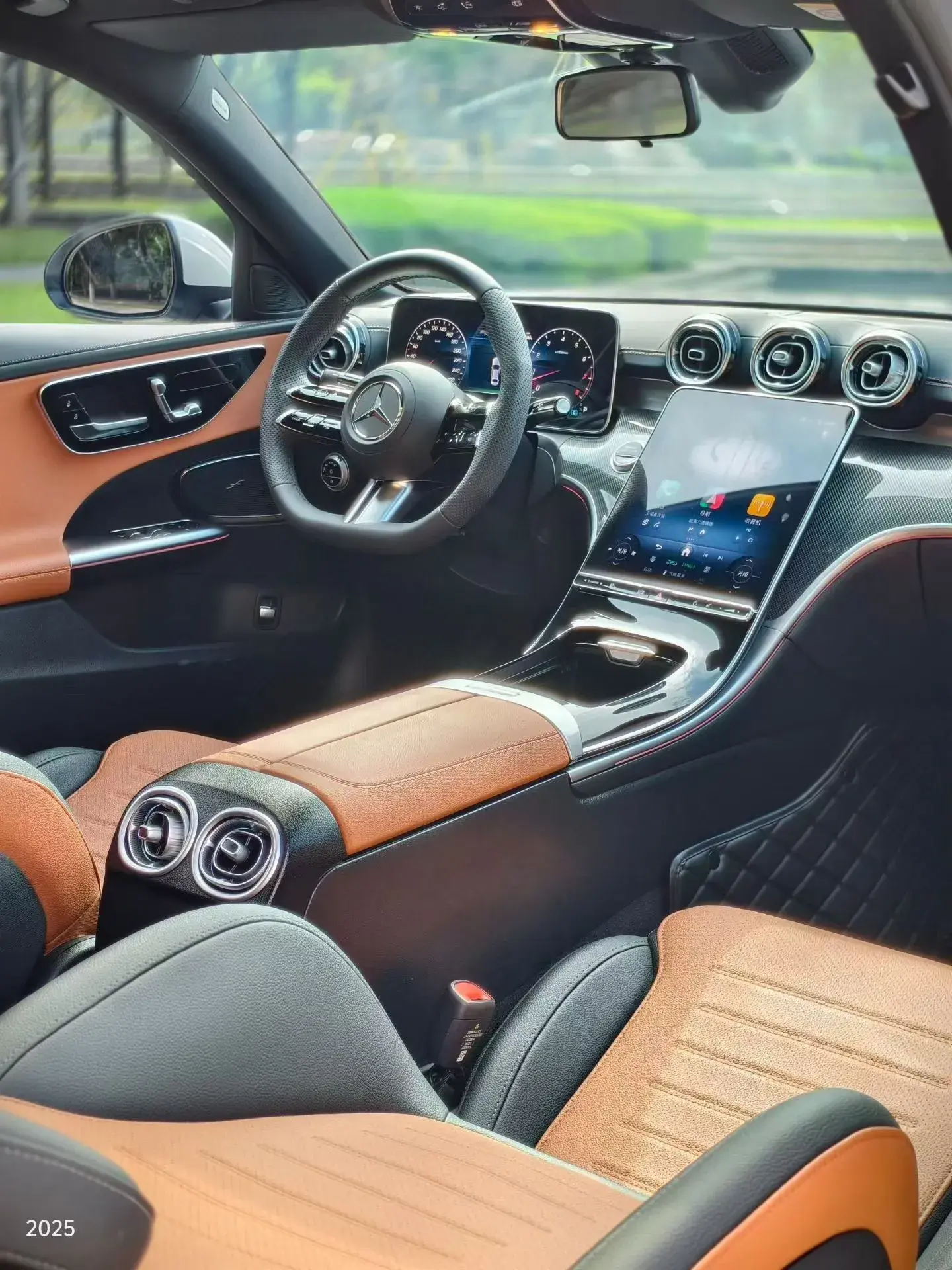 2025 MERCEDES-BENZ C thumbnail 2