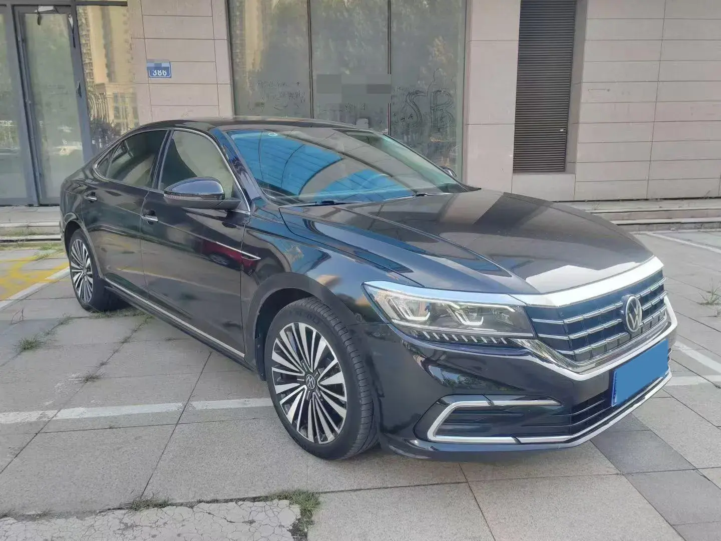 2021 VOLKSWAGEN PASSAT thumbnail 3