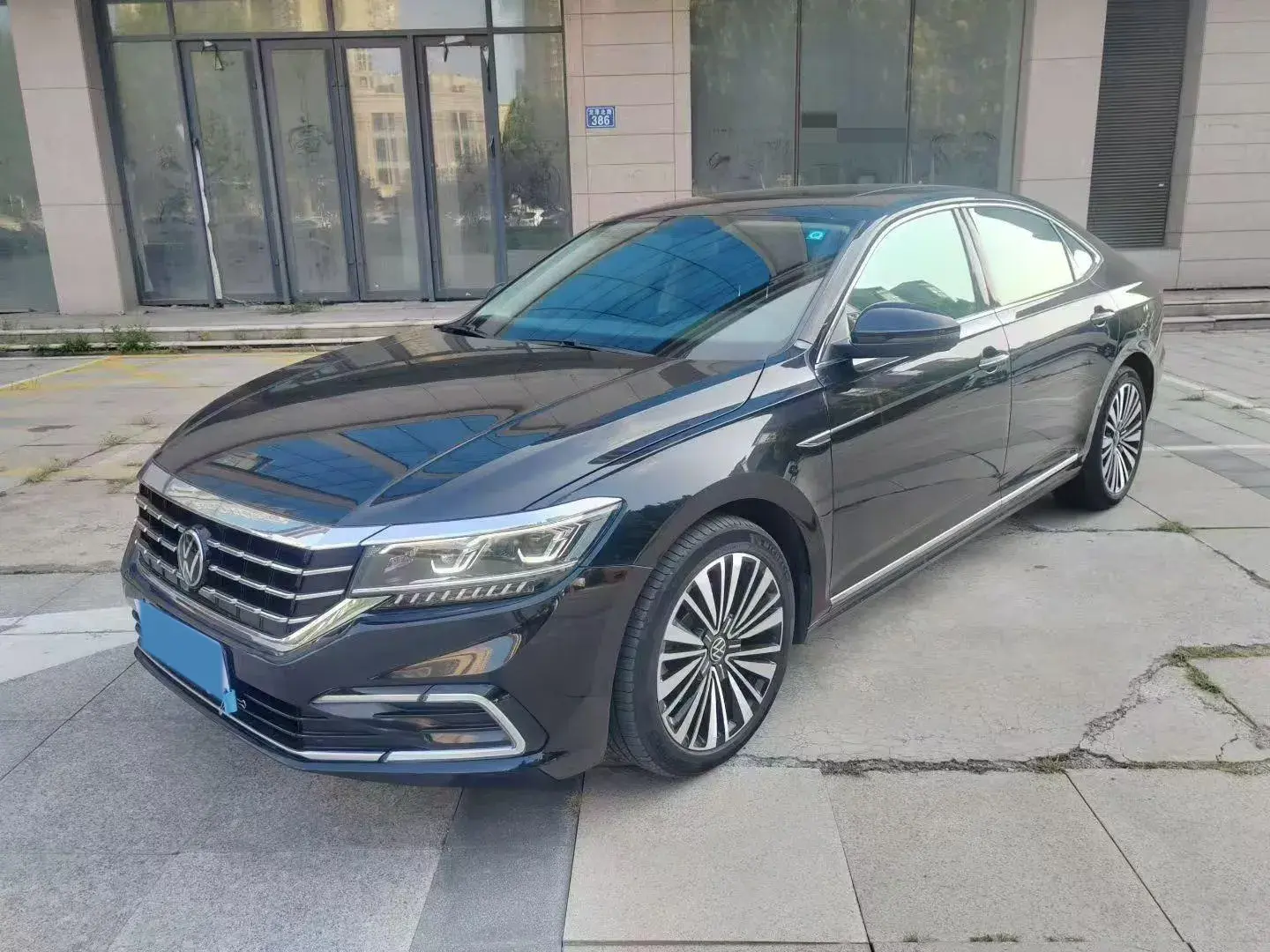 2021 VOLKSWAGEN PASSAT view 1