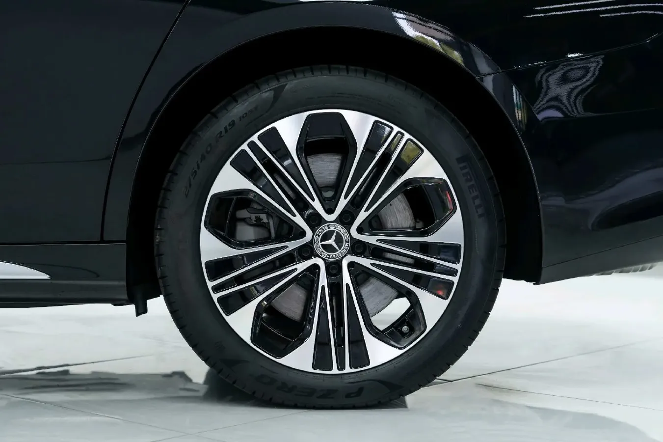 2024 Mercedes-Benz E Class 2.0T 204HP L4 9AT PHEV 25.4KWH,autocango,china used car exporter,china ev exporter,chinese used car exporter,chinese used ev exporter