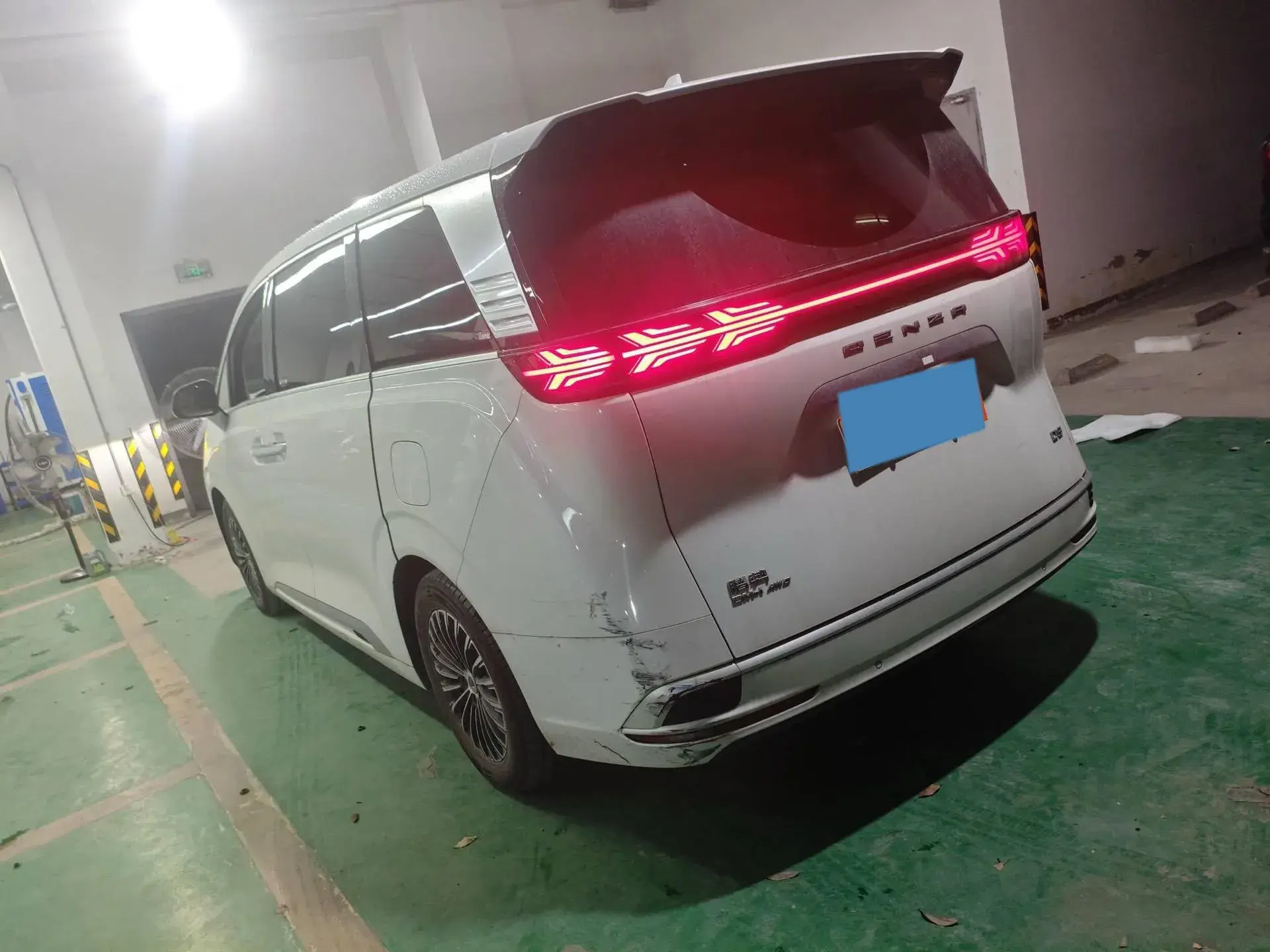 2022 DENZA D9 thumbnail 3