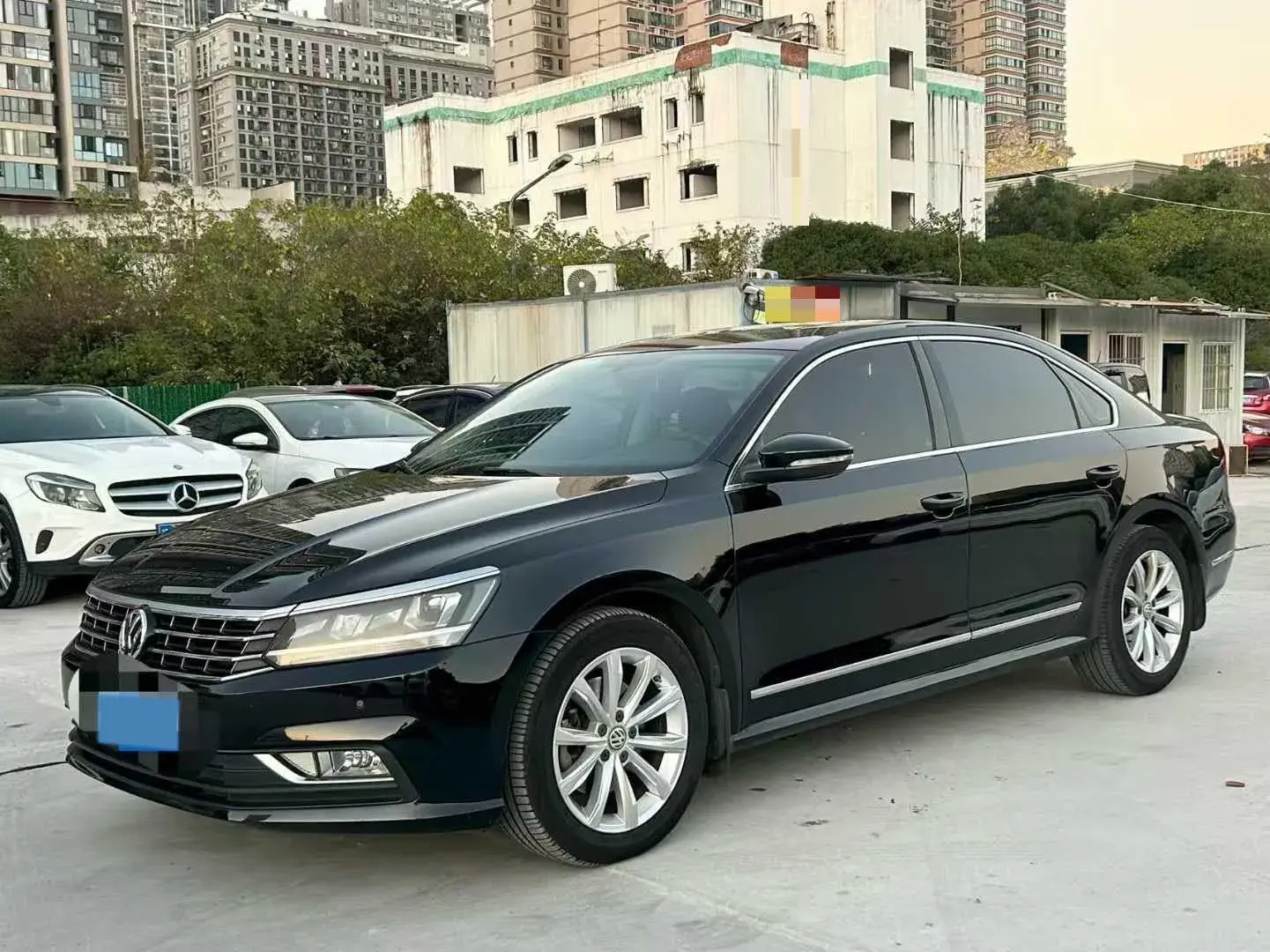 2017 VOLKSWAGEN PASSAT view 1