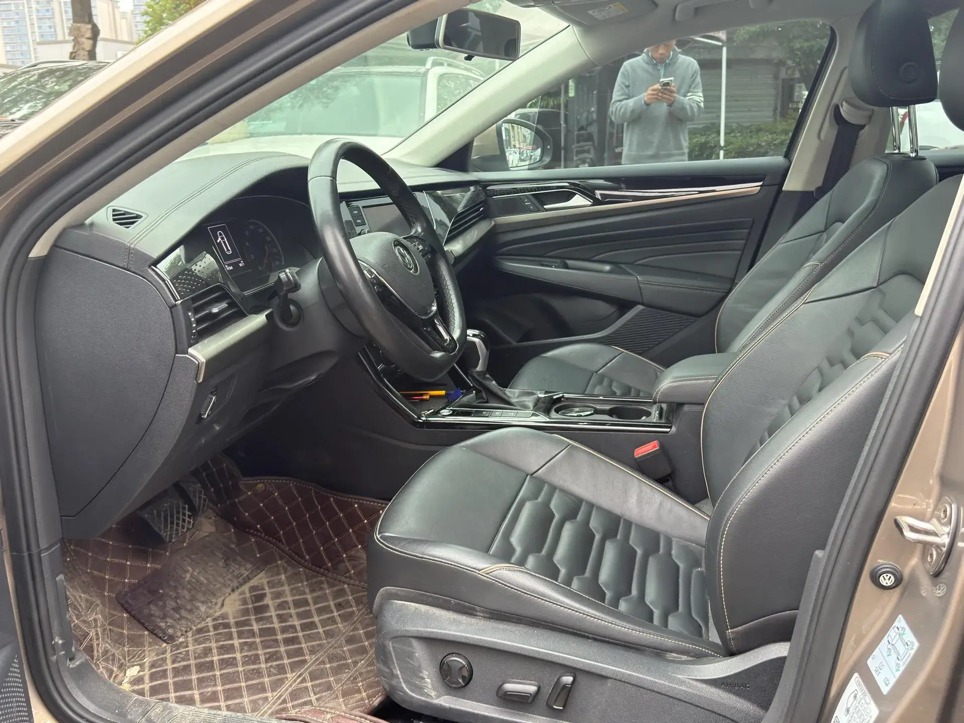 2019 VOLKSWAGEN PASSAT thumbnail 3