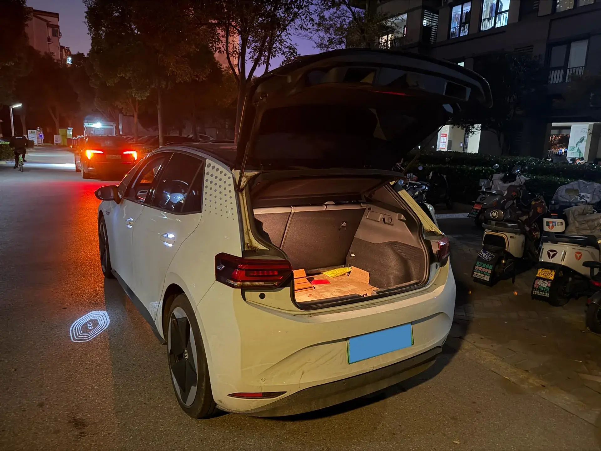 2023 VOLKSWAGEN ID.3 thumbnail 4